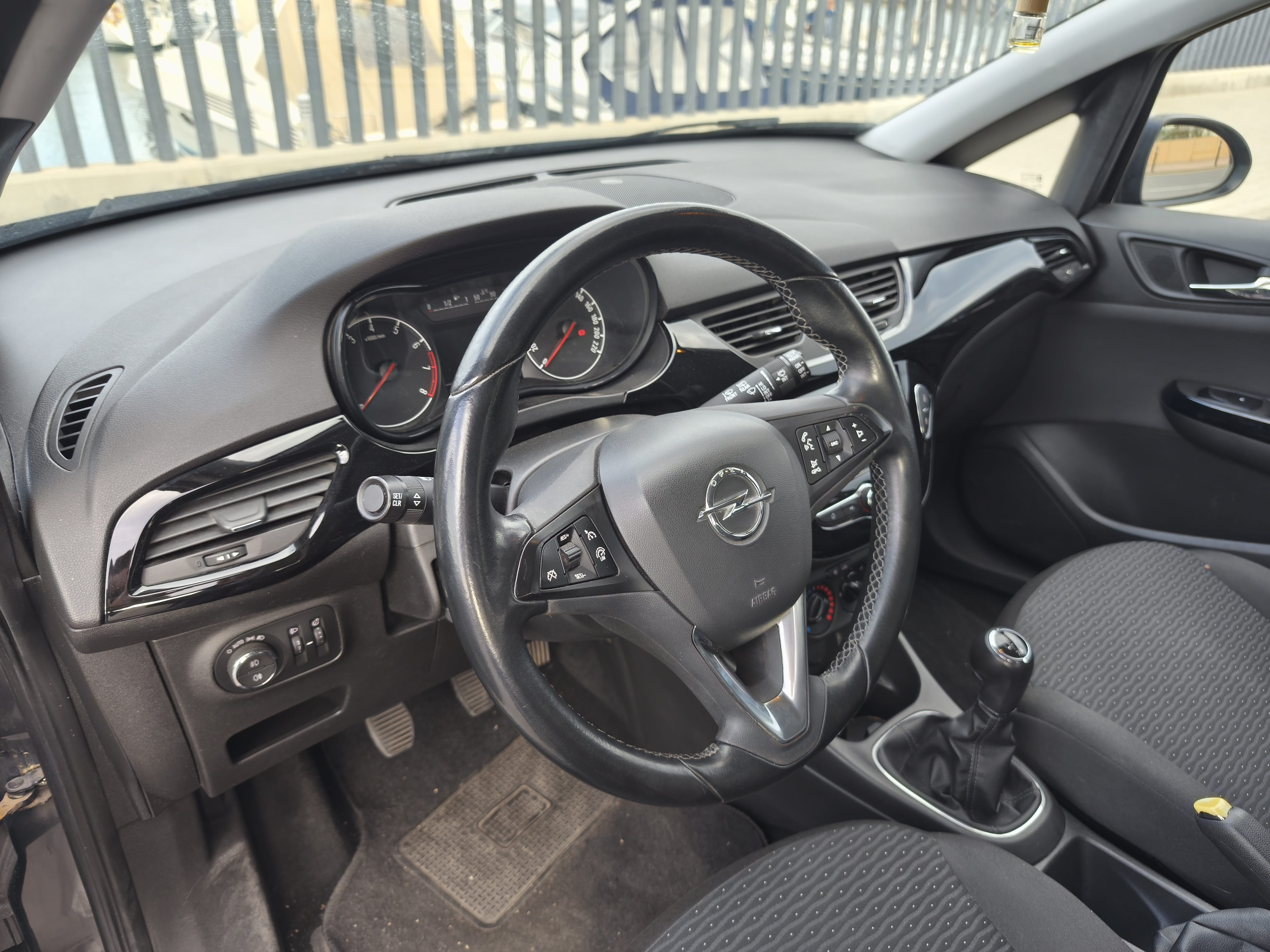 Opel Corsa 1.4 gasolina con Silla infantil