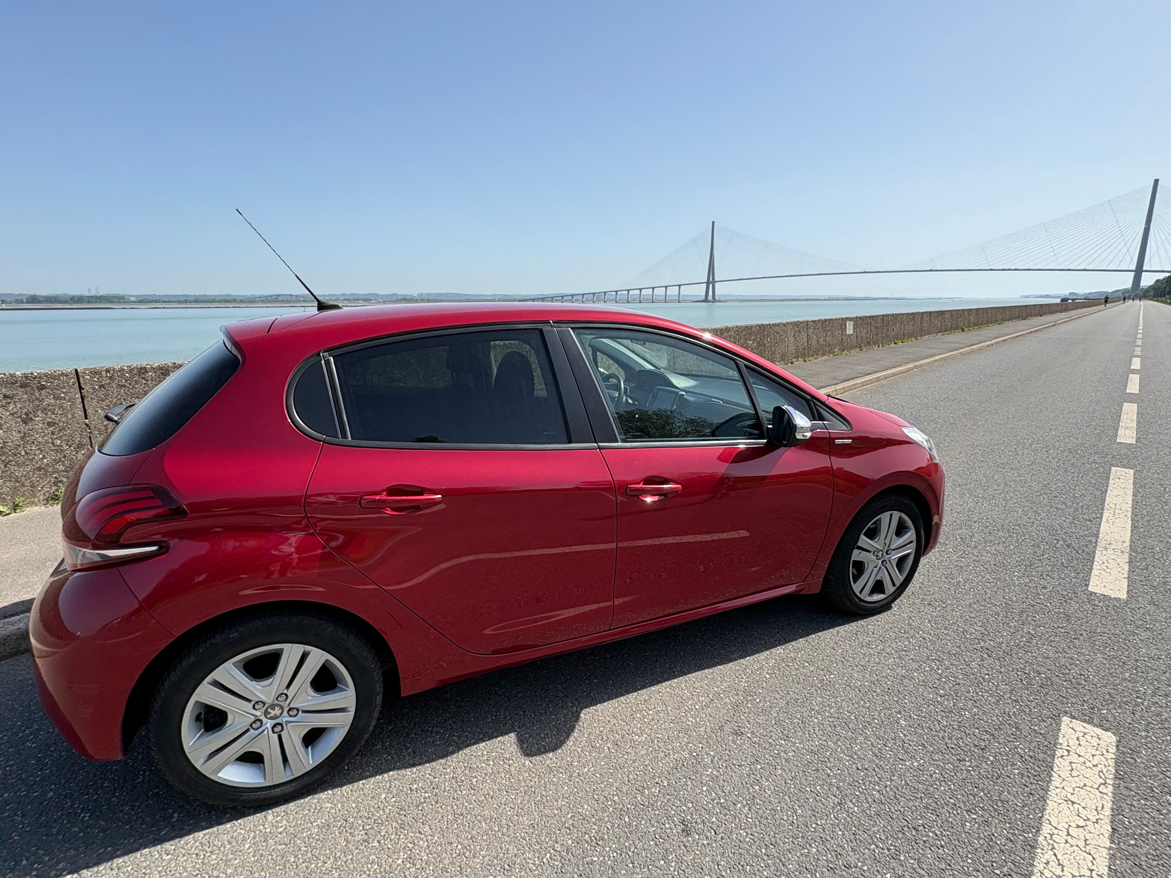 Peugeot 208 mit Rückfahrkamera