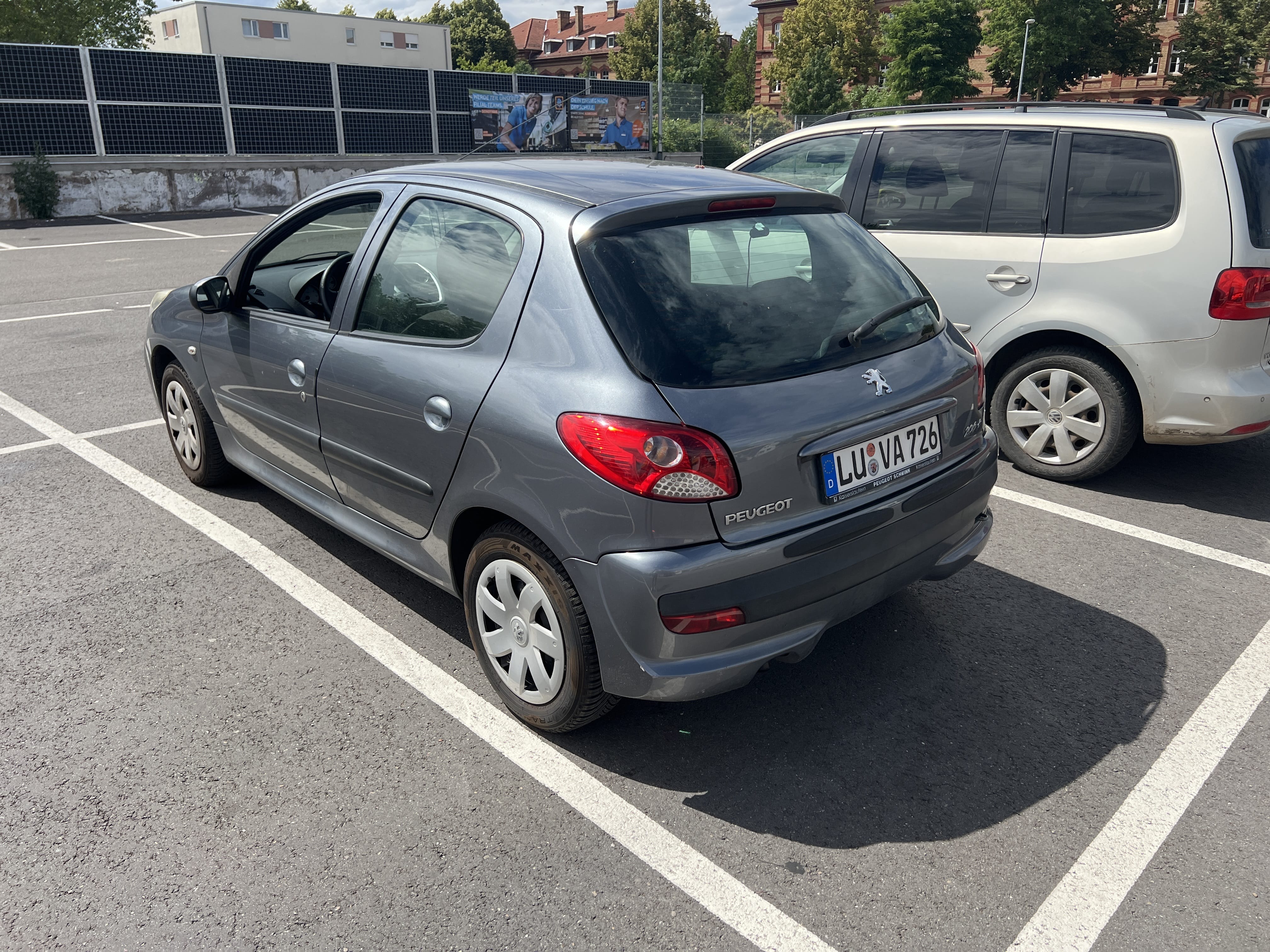 Peugeot 206+ mit Dashcam