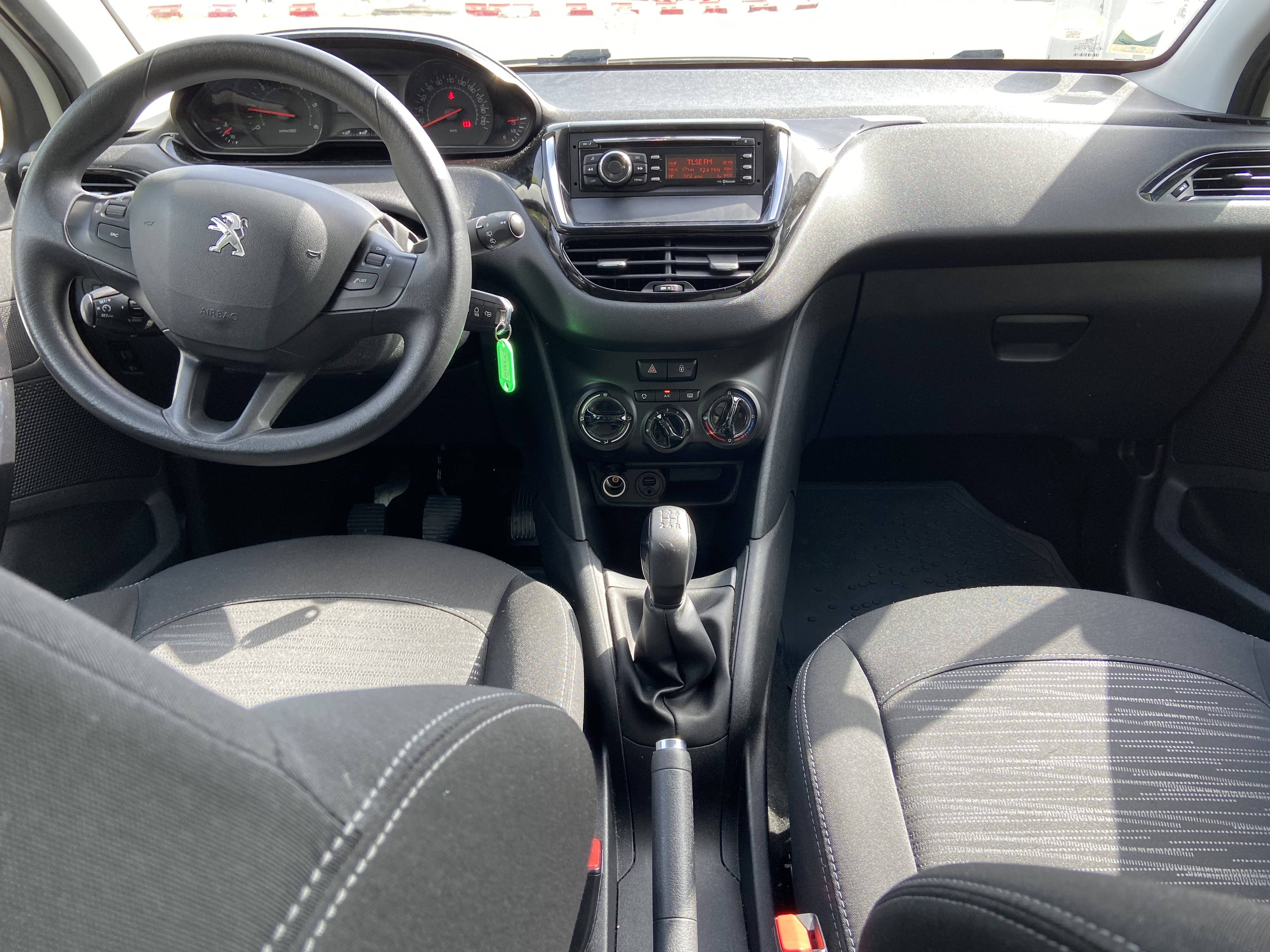 Peugeot 208 (CT273KP) avec Régulateur de vitesse