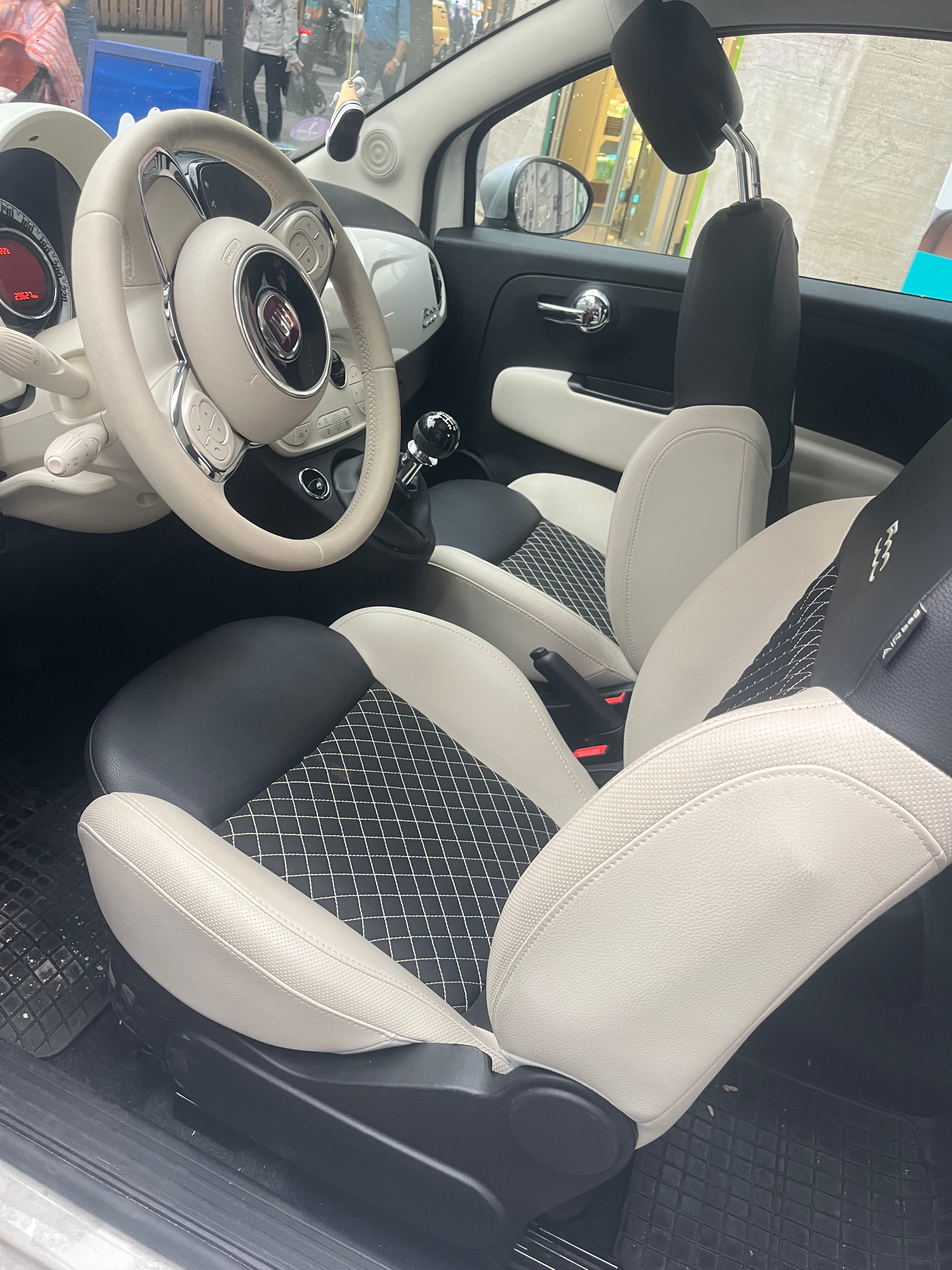 Fiat 500 Hybride mit USB-Ladeanschlüsse