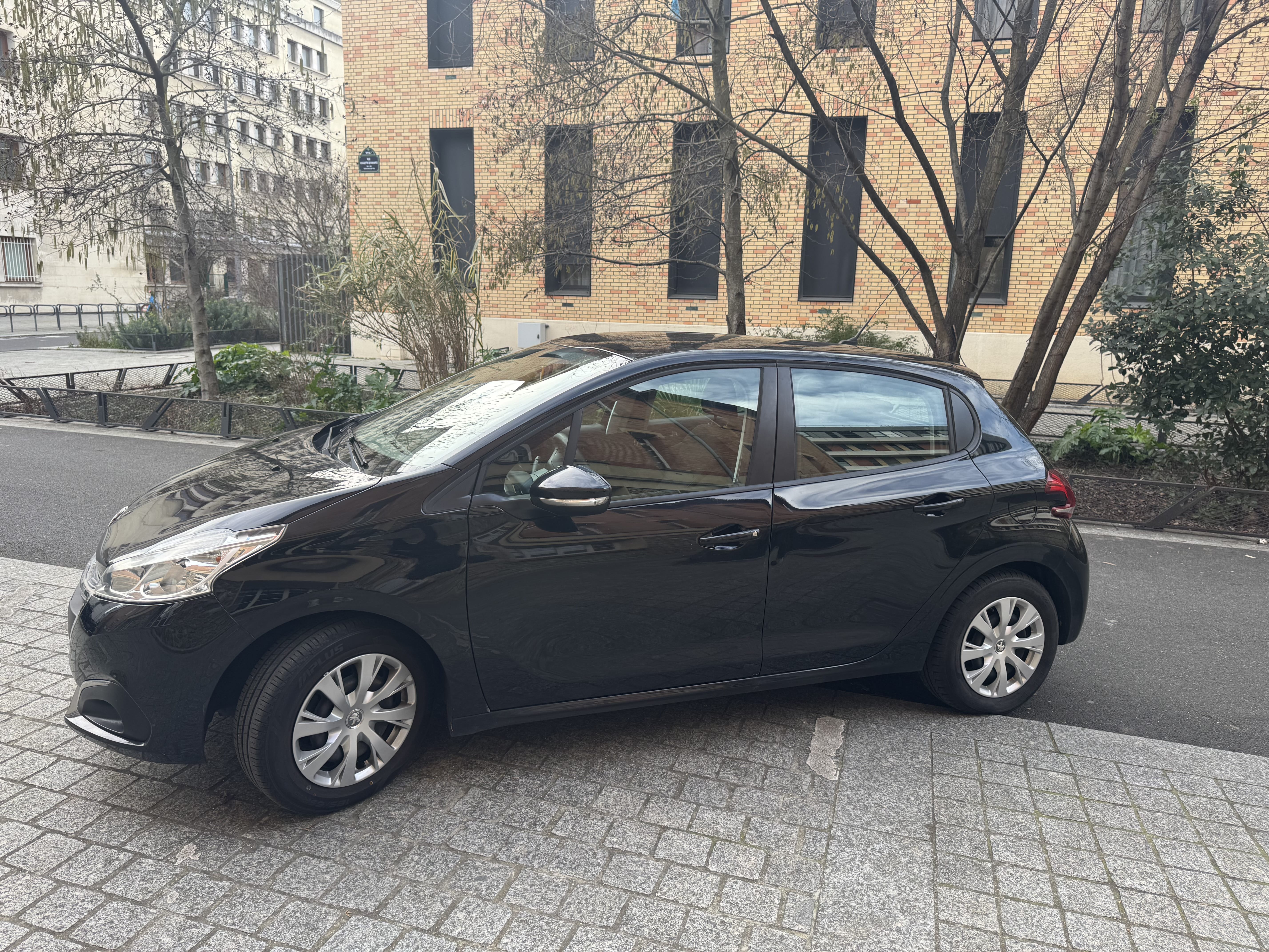 Peugeot 208 avec GPS
