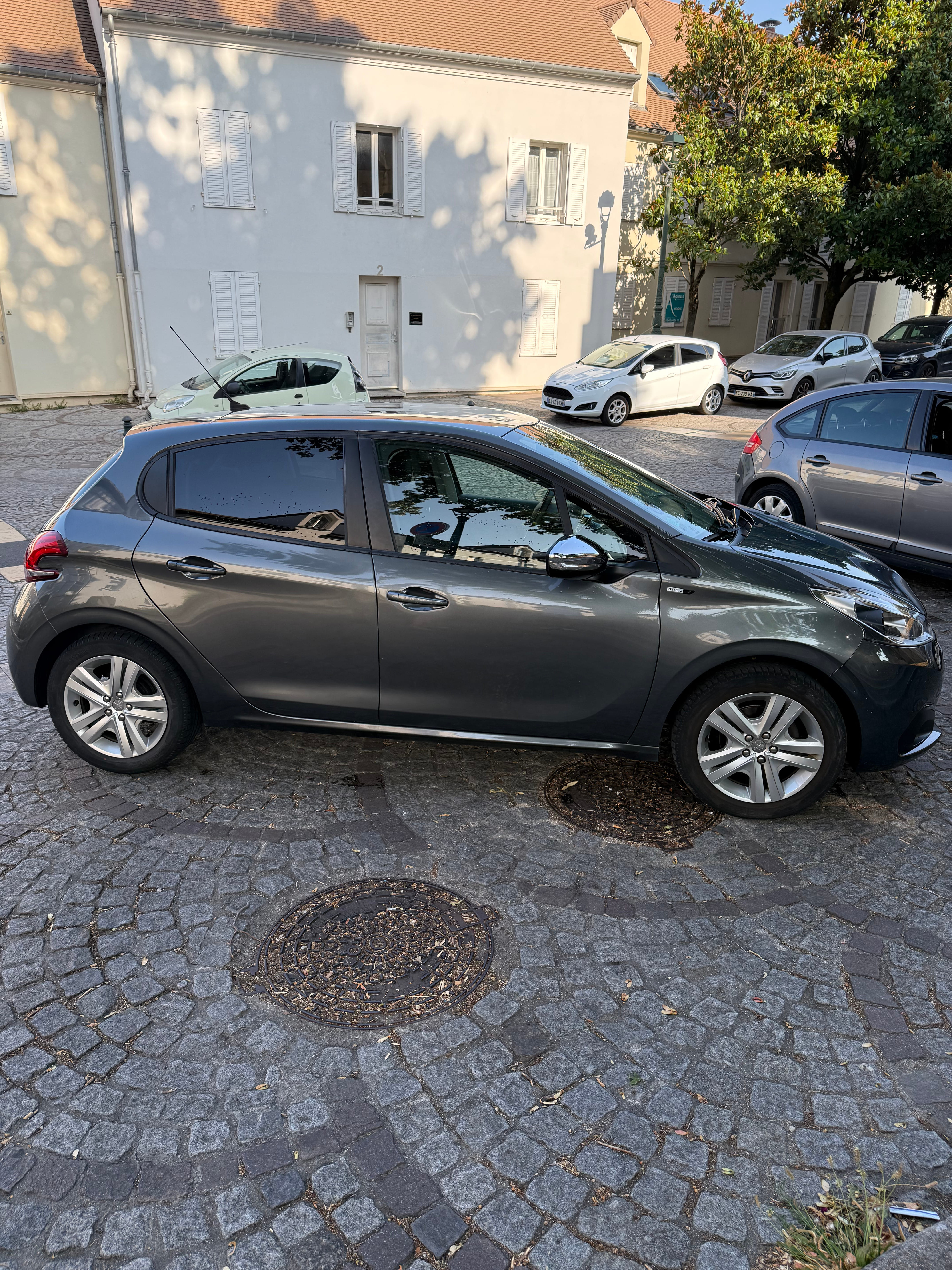 Peugeot 208 avec Climatisation