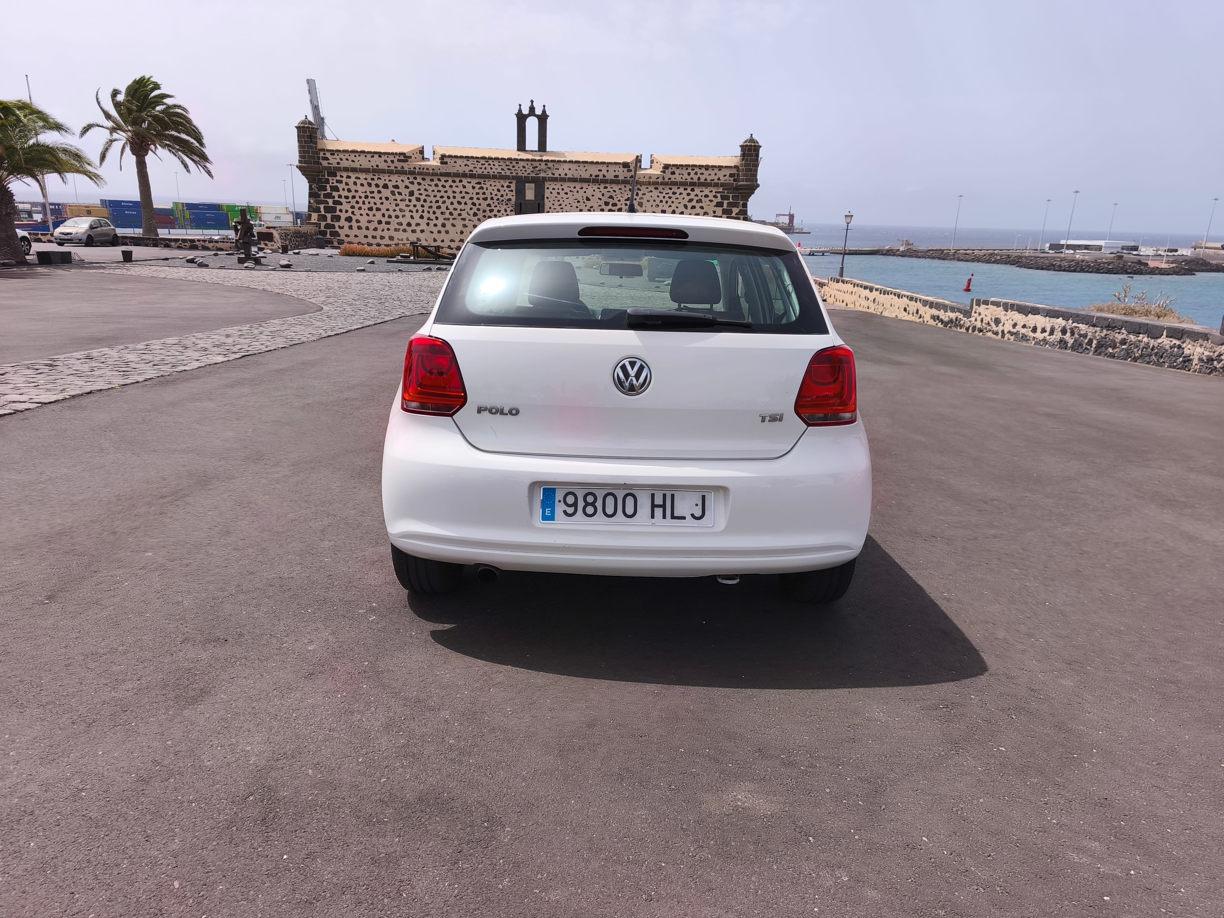 Volkswagen Polo 1.2 Gasolina con Audio Bluetooth