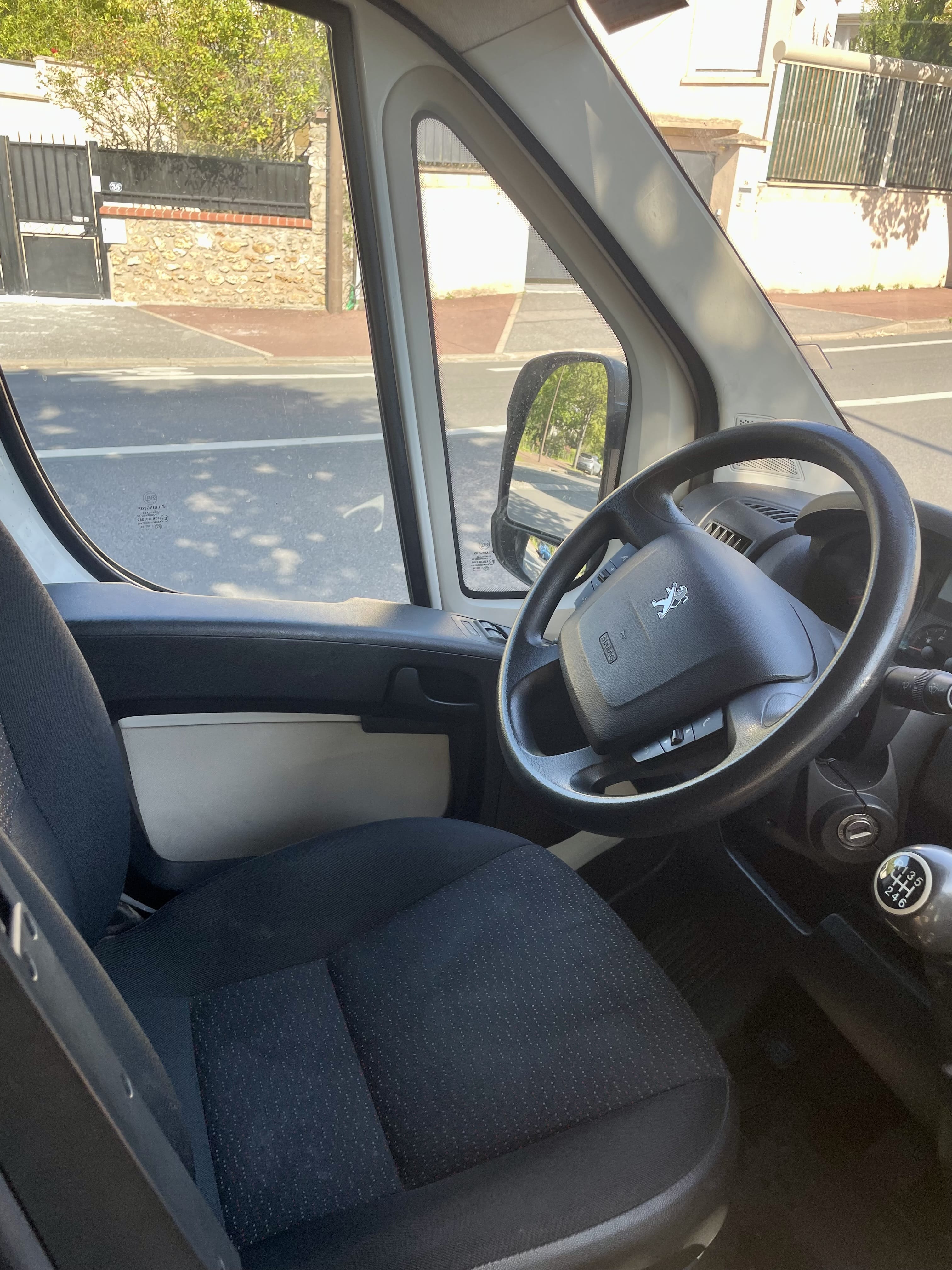 Peugeot Boxer 2.0 HDI 130CV avec Entrée audio / iPod