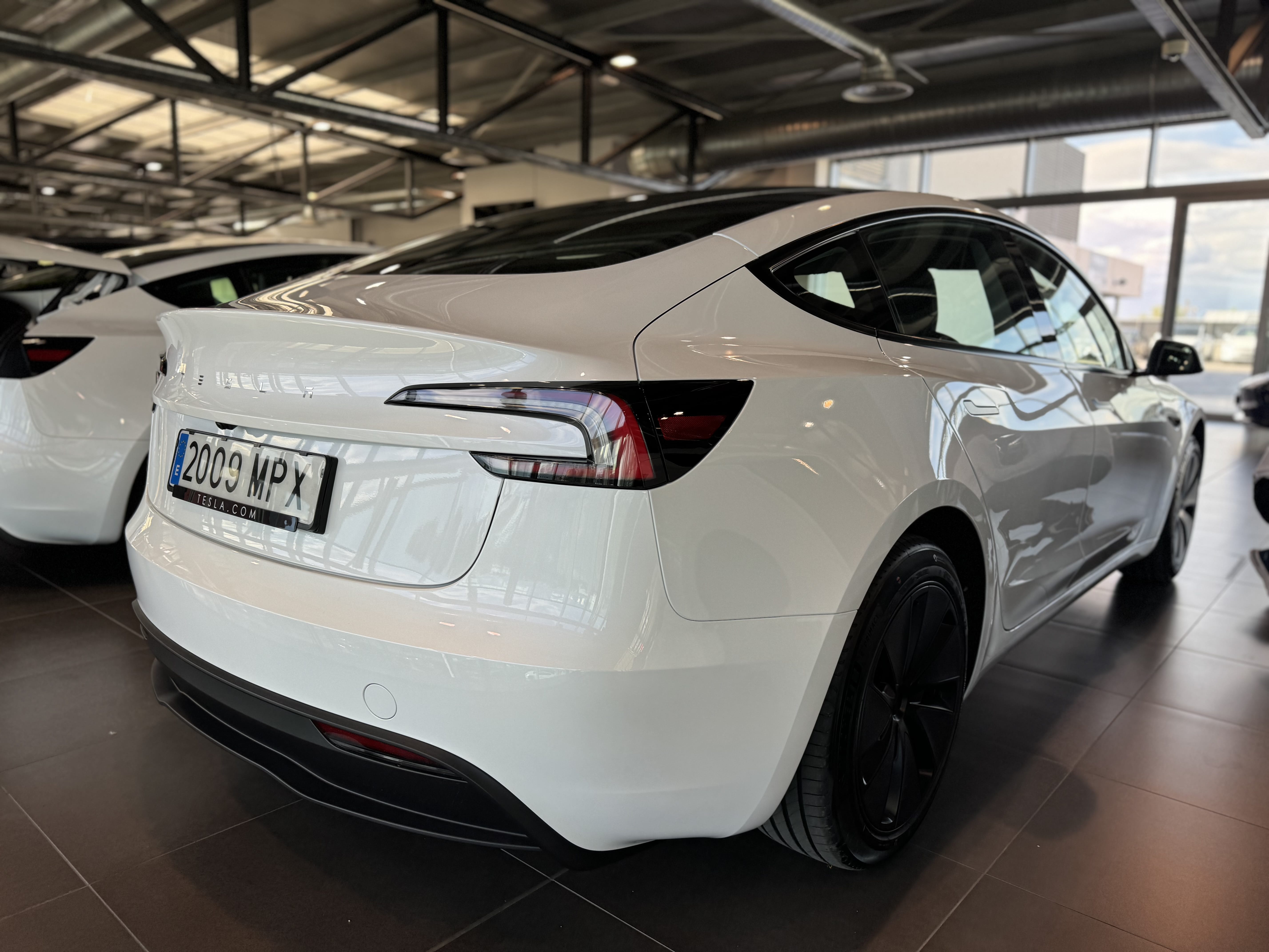 Tesla Model 3 con GPS