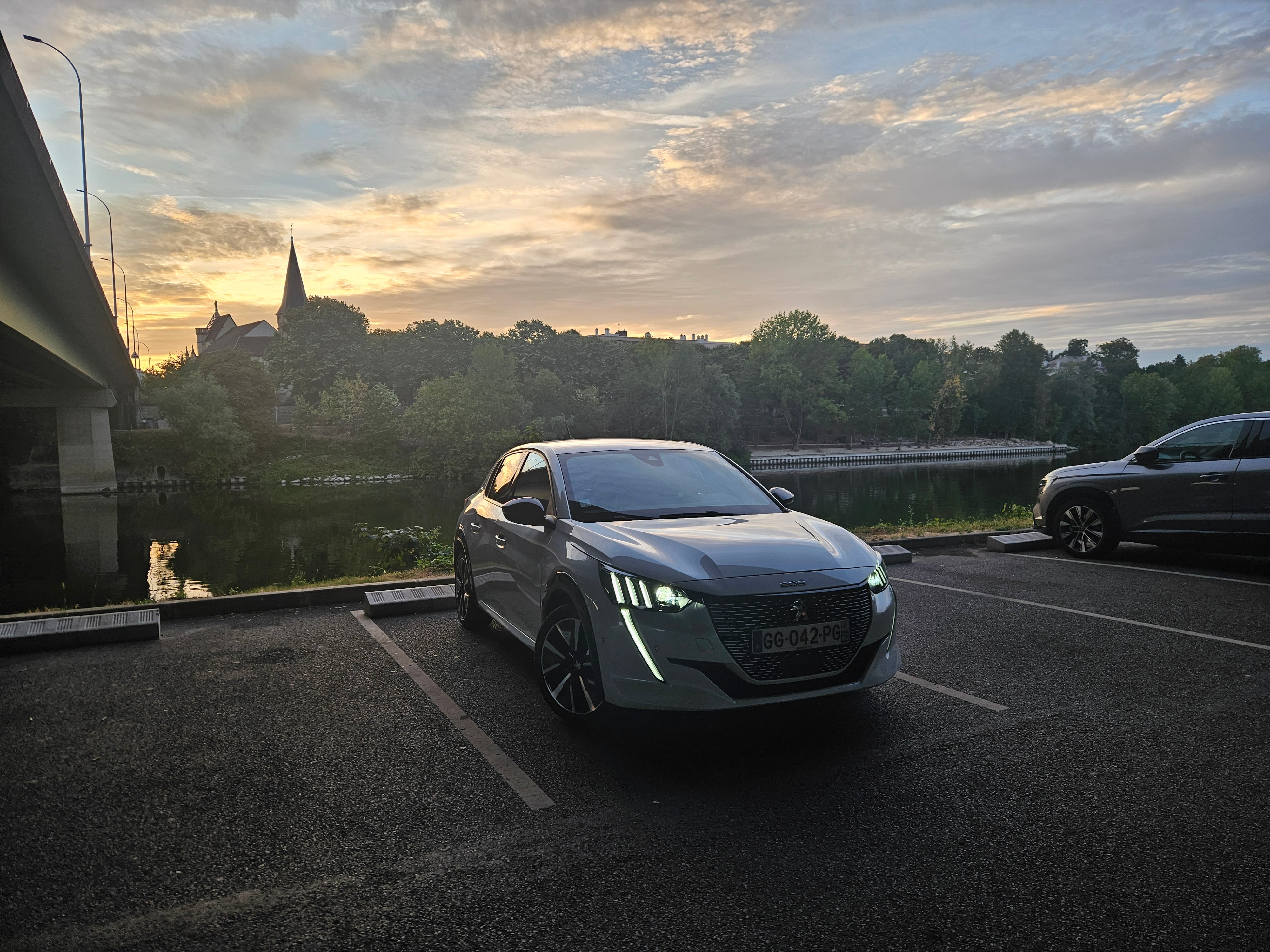 Peugeot 208 électrique - GT avec Audio Bluetooth