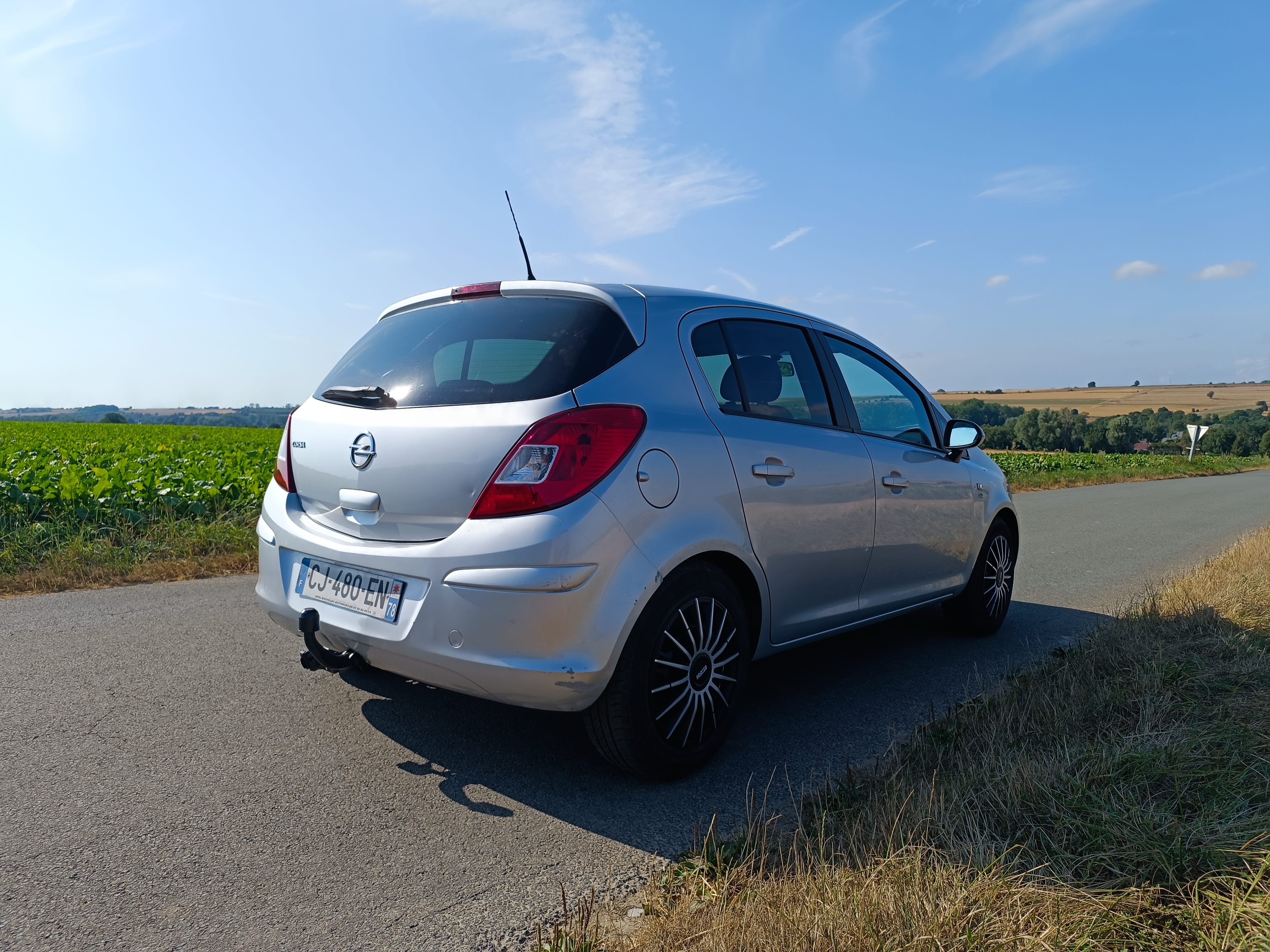 Opel Corsa avec Attelage
