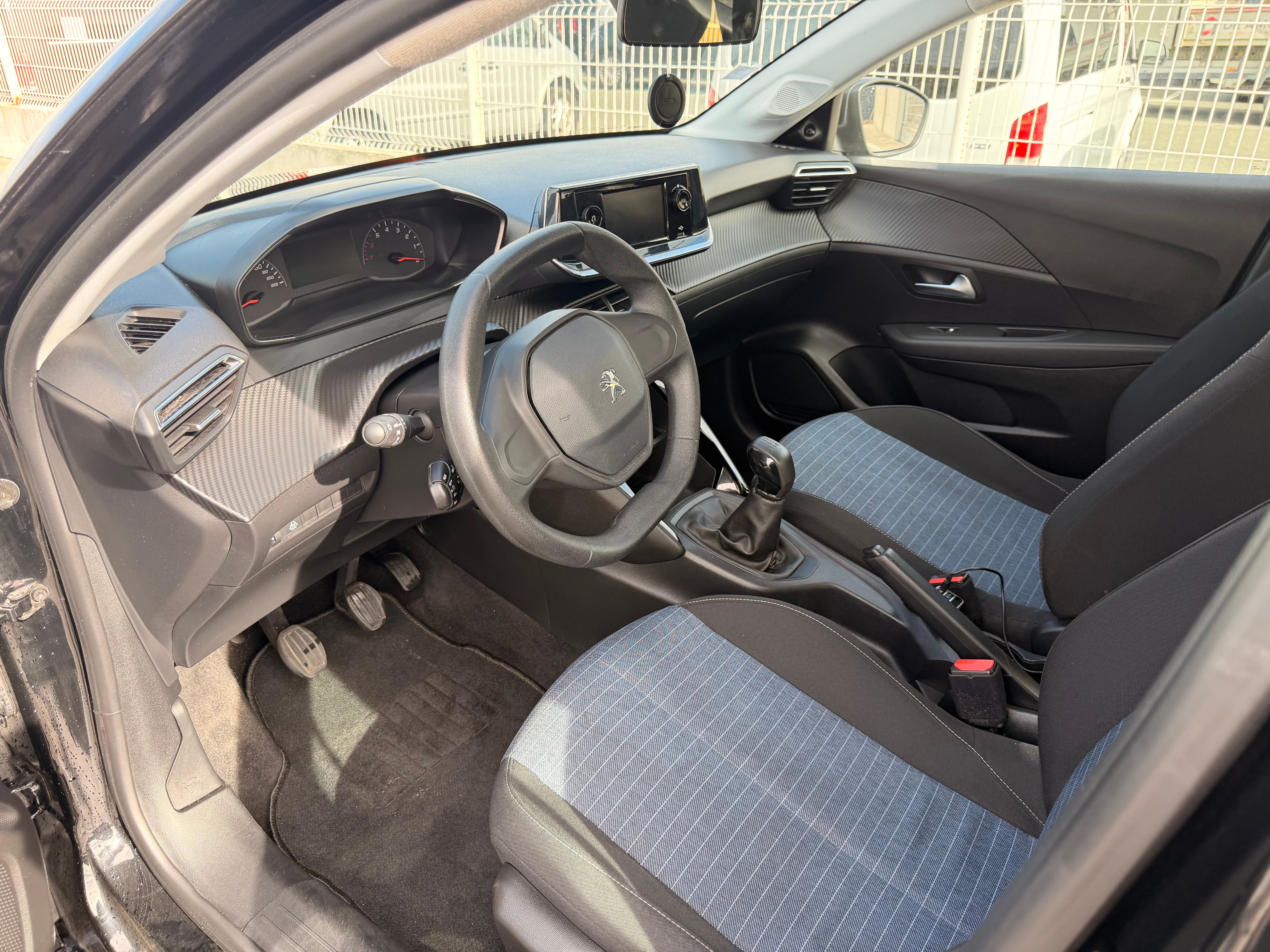 Peugeot 208 with Cruise control