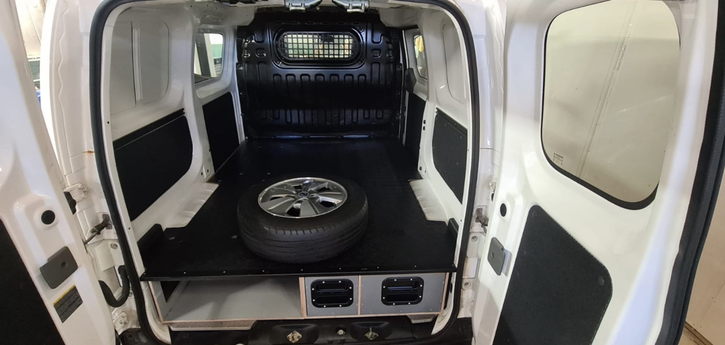 Nissan e-NV200 Varebil med Bluetooth audio
