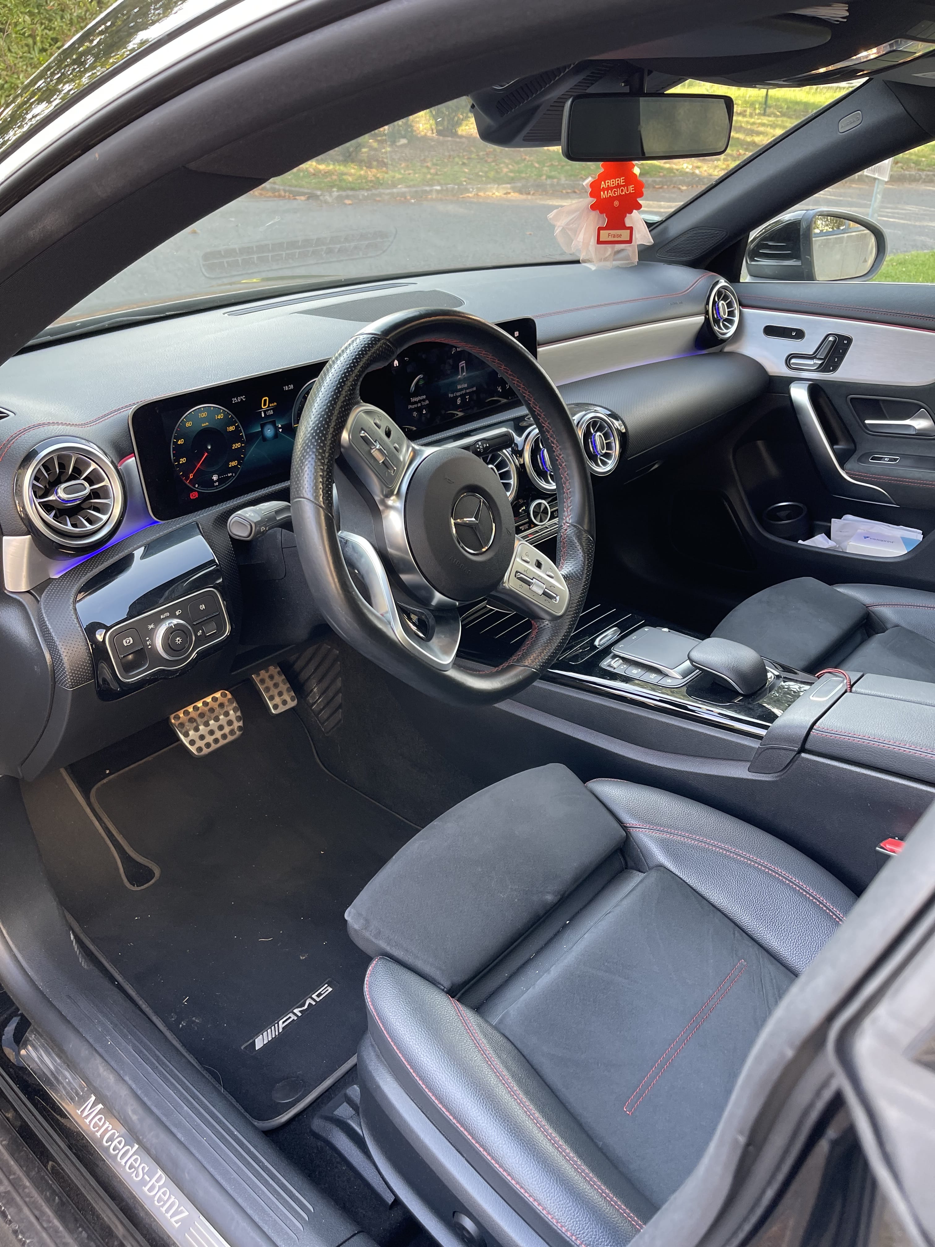 Mercedes-Benz CLA 200 avec GPS