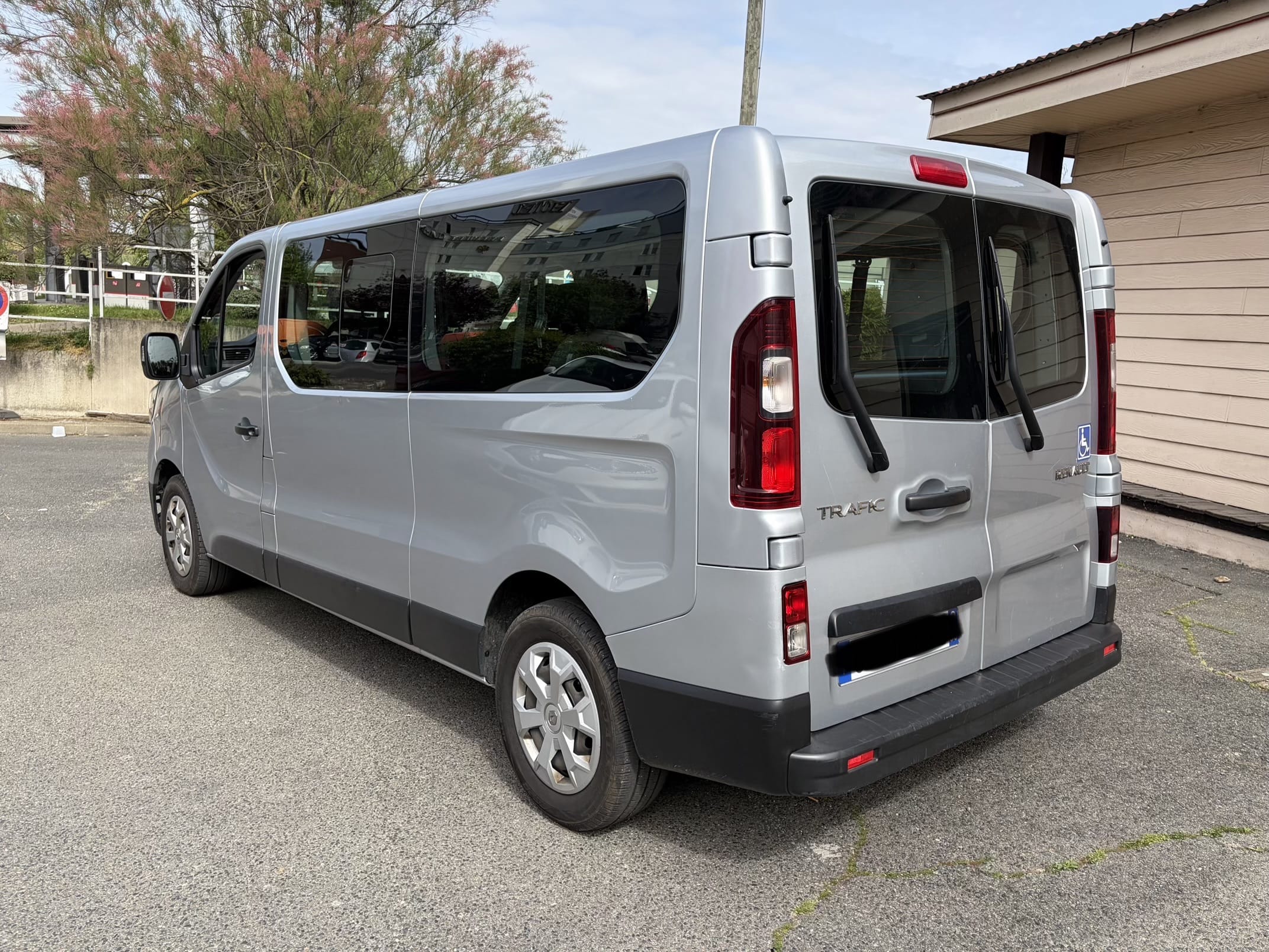Renault Trafic Passenger 2.0 DCI avec GPS