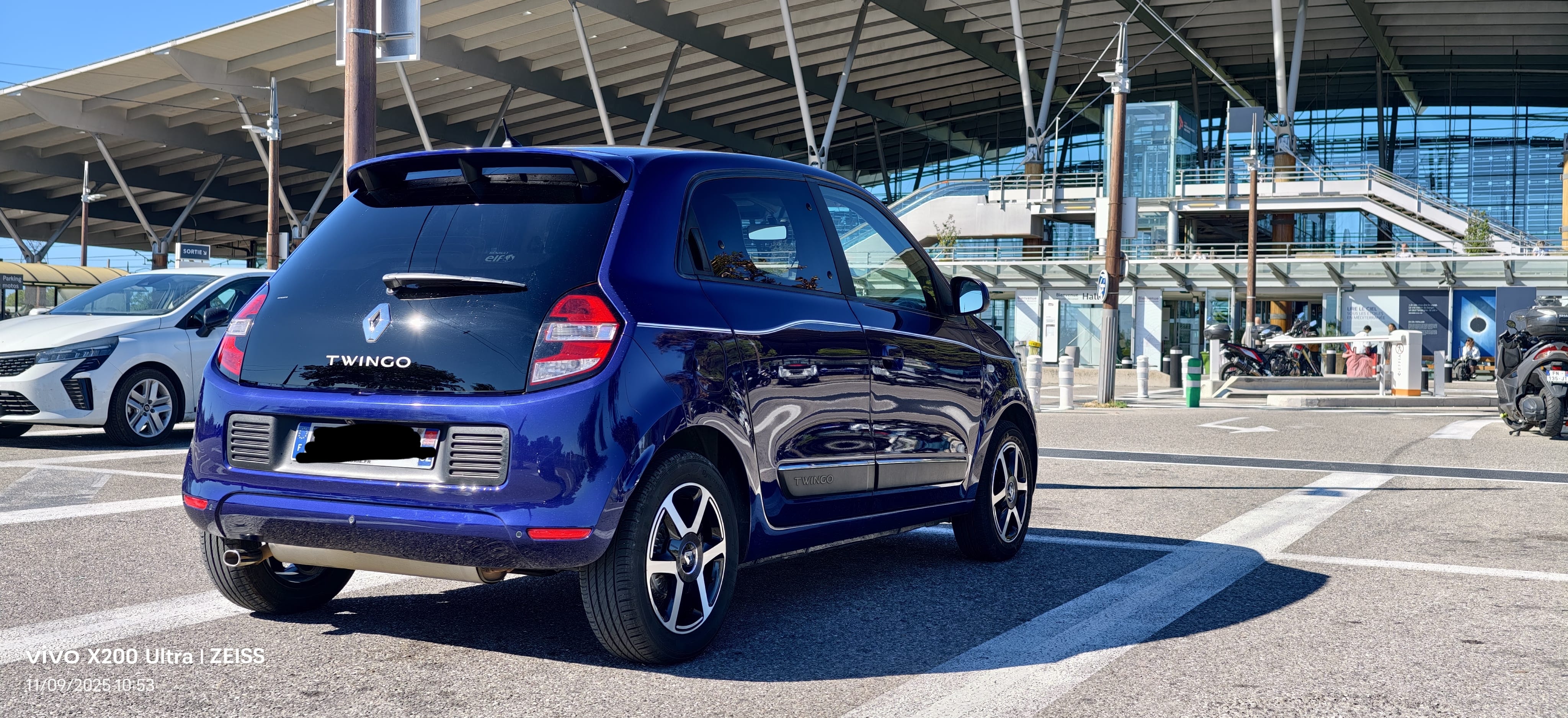 Renault Twingo III Gare Aix Tgv with GPS