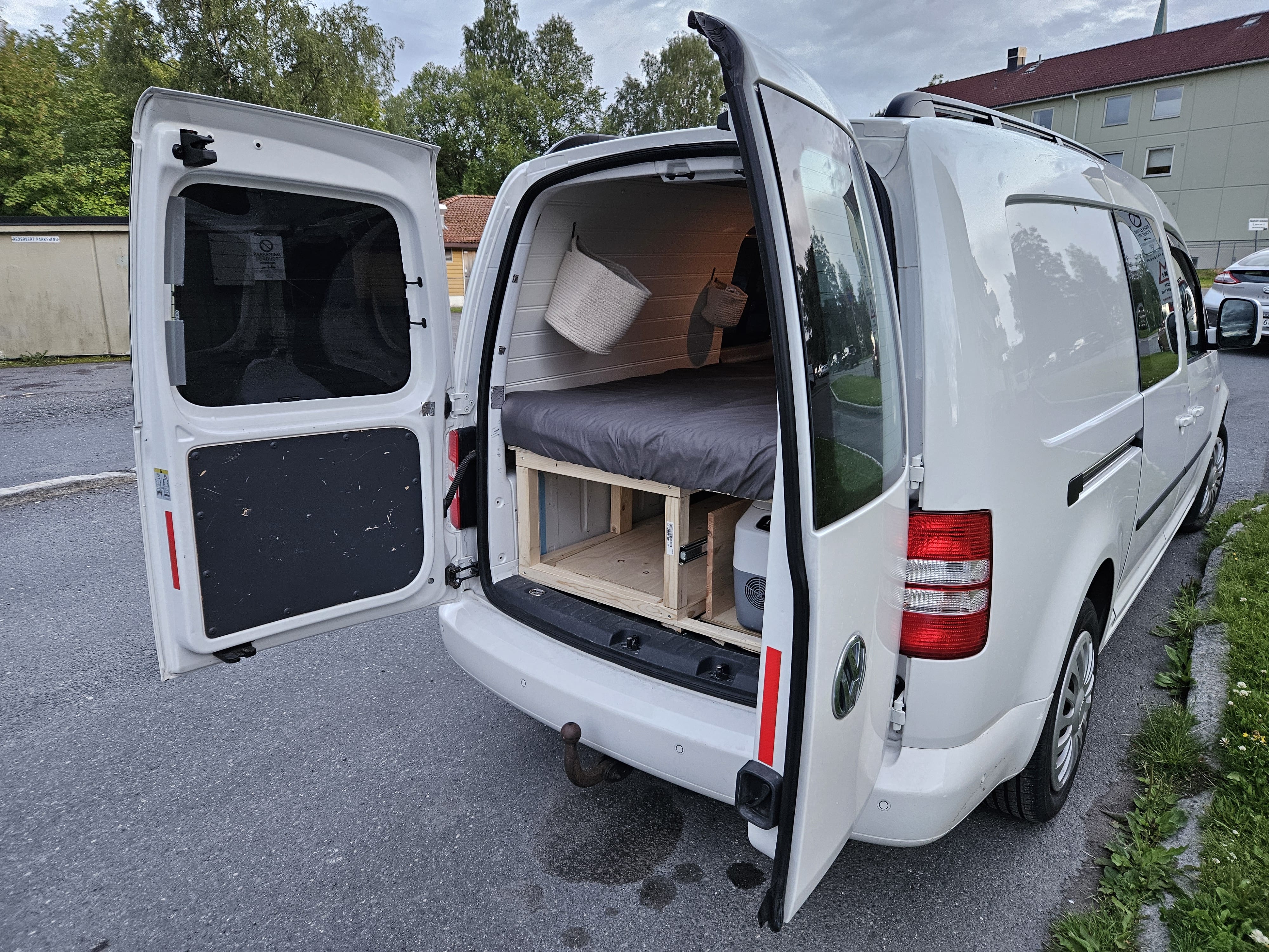 Volkswagen Caddy Maxi Campervan with Audio / iPod input