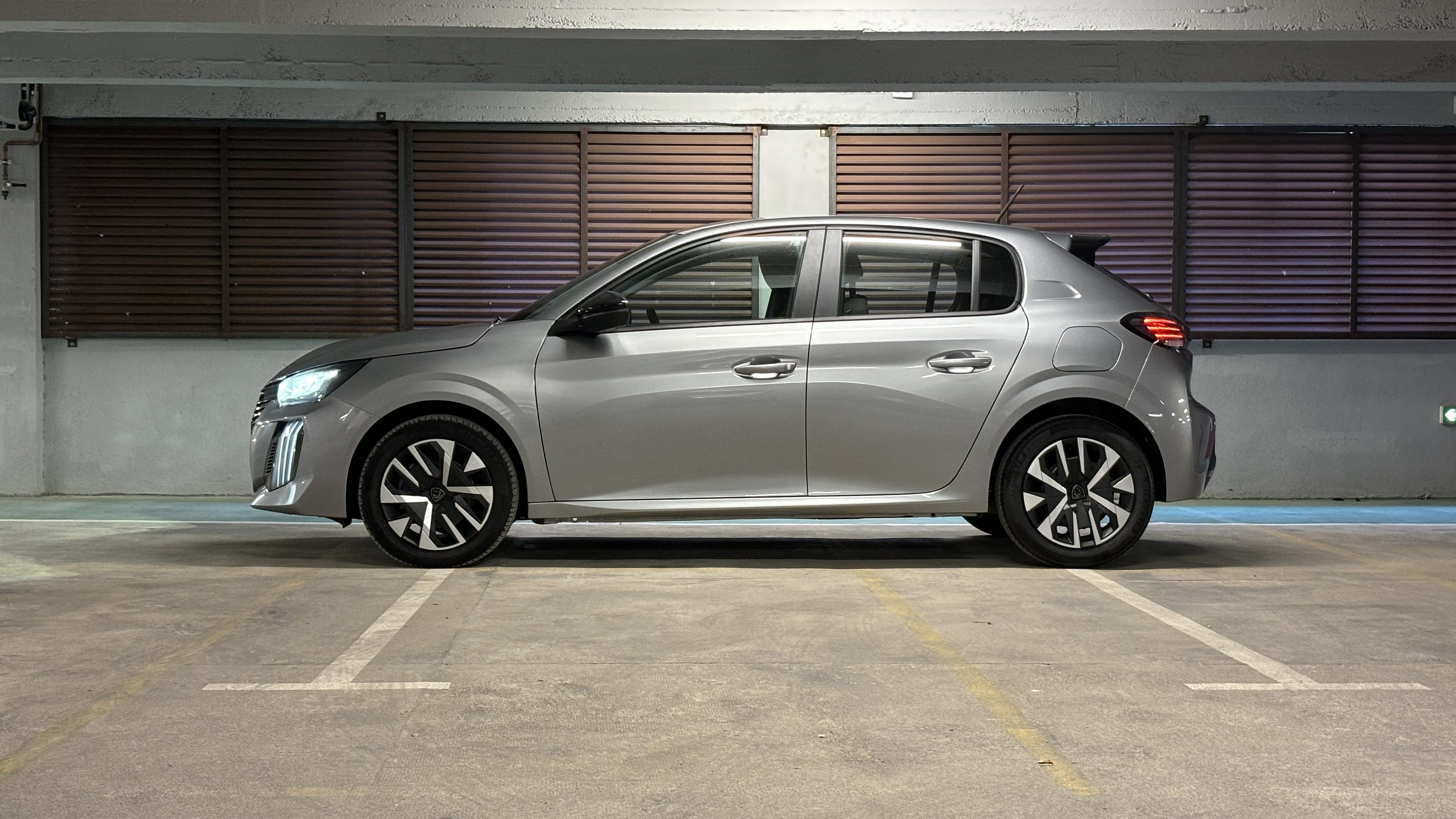 Peugeot 208, 2024, Essence 98 / Elektrisch (hybride), automatisch