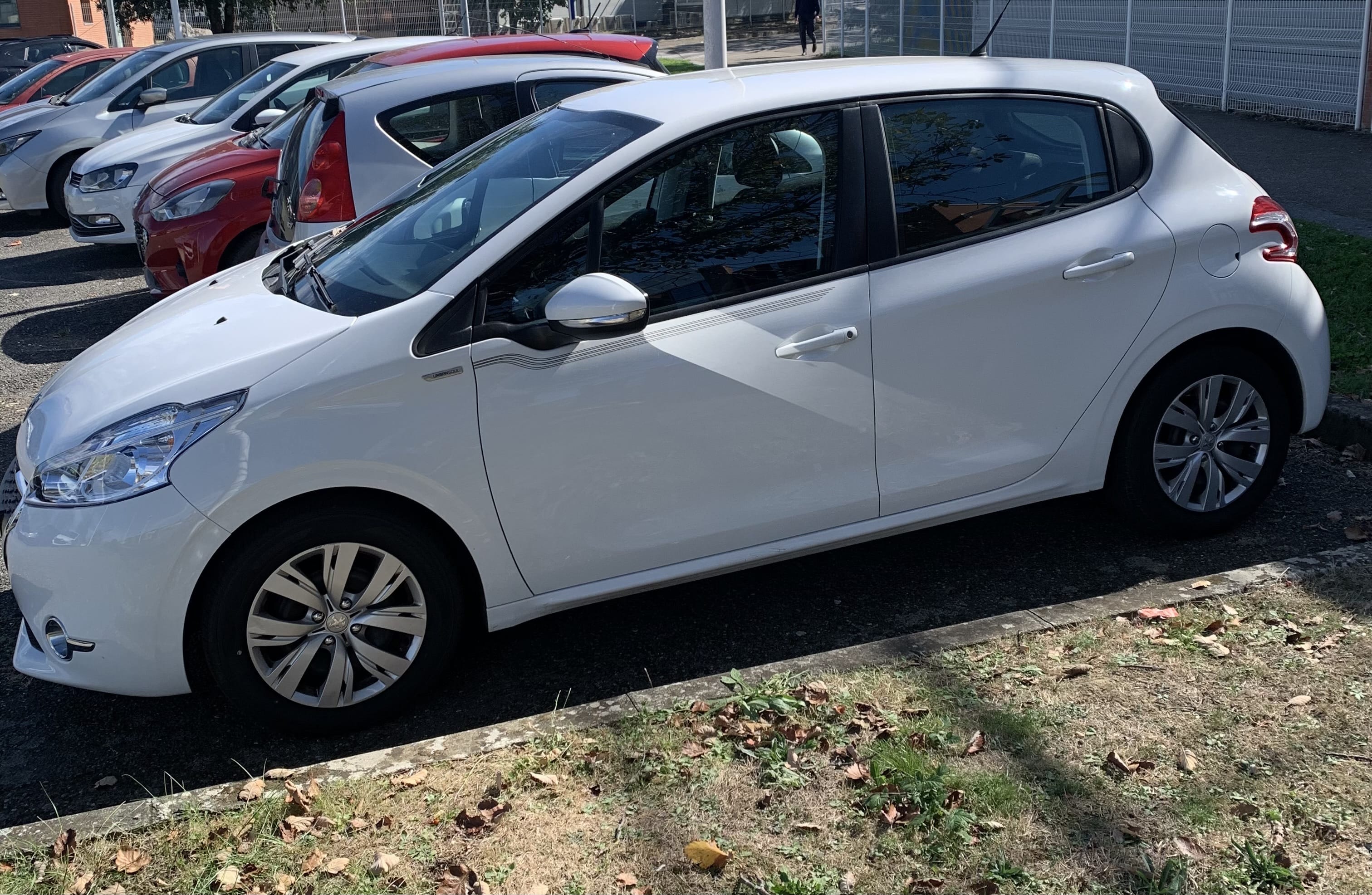 Peugeot 208 Accès facile Métro – Économique with Air conditioning