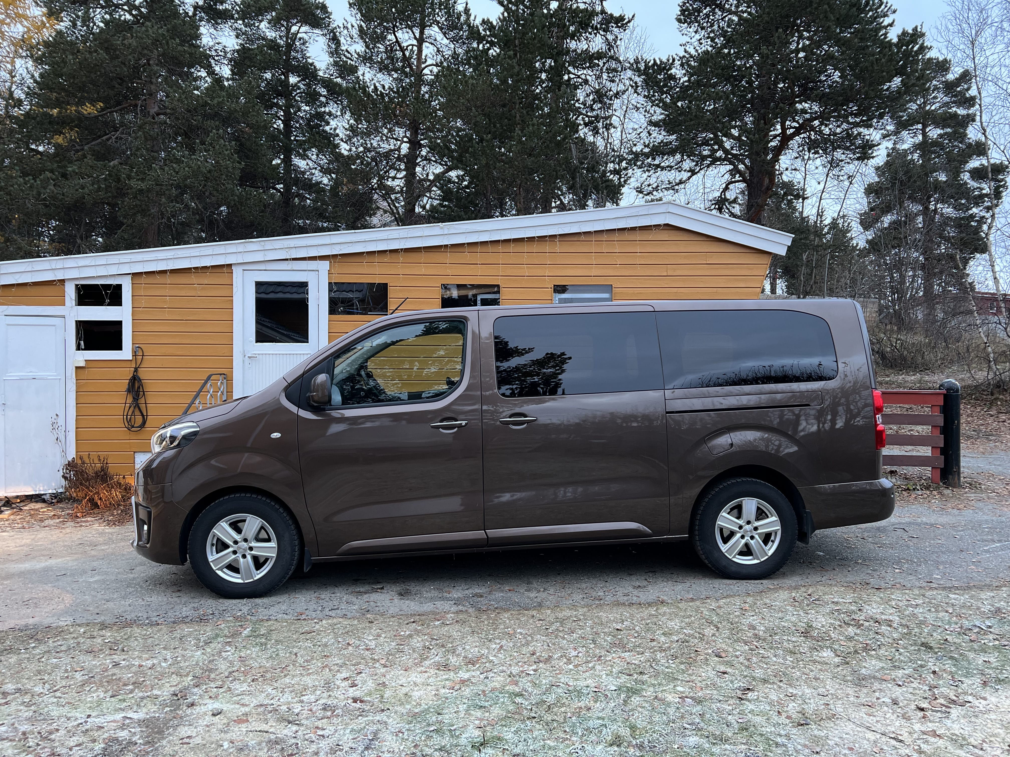 Toyota Proace Verso LANG 2,0D 177 EXECUTIVE SHUTTLE med Aircondition