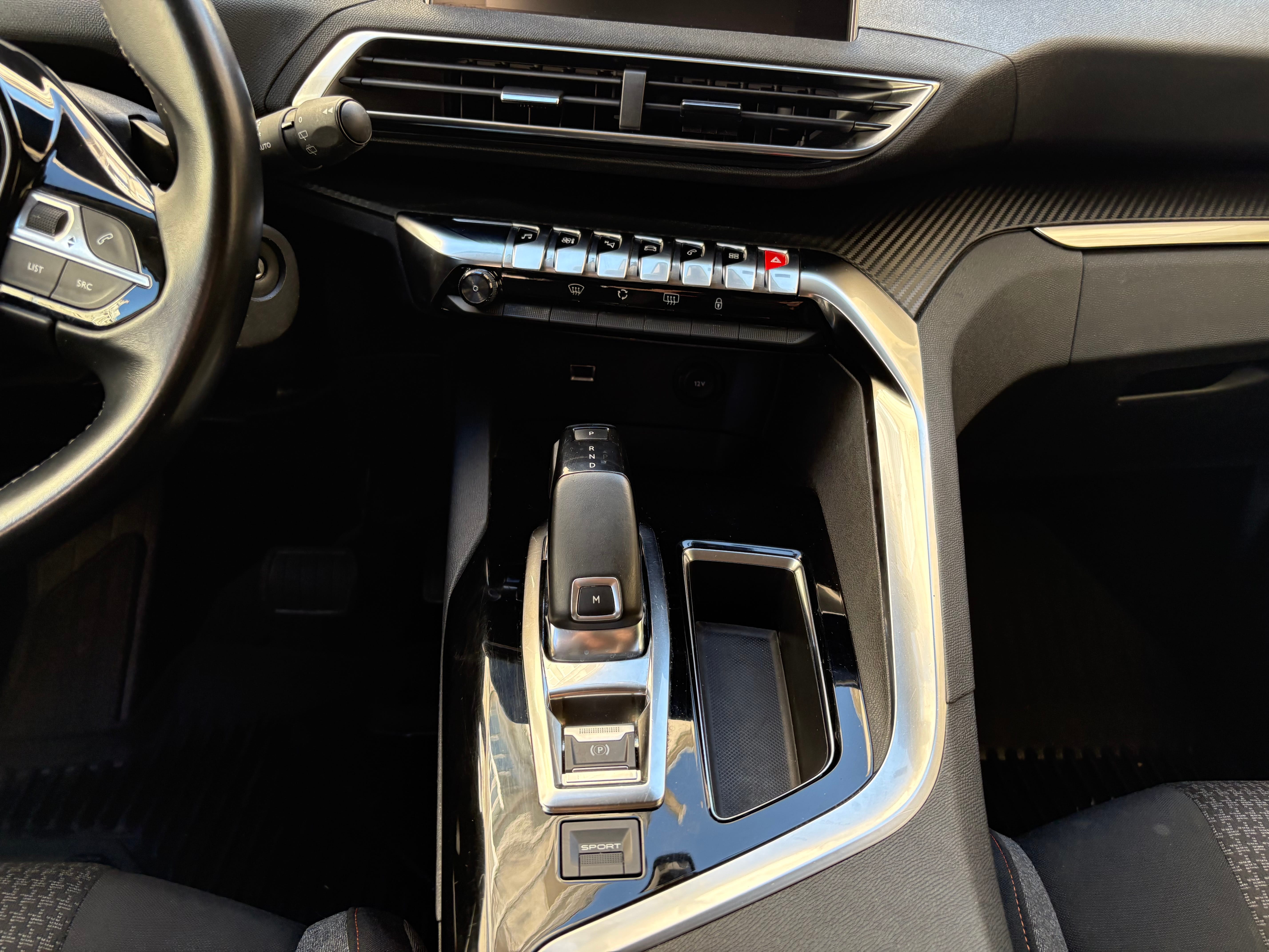 Peugeot 3008 Boite AUTOMATIQUE 130 ch essence avec Apple CarPlay