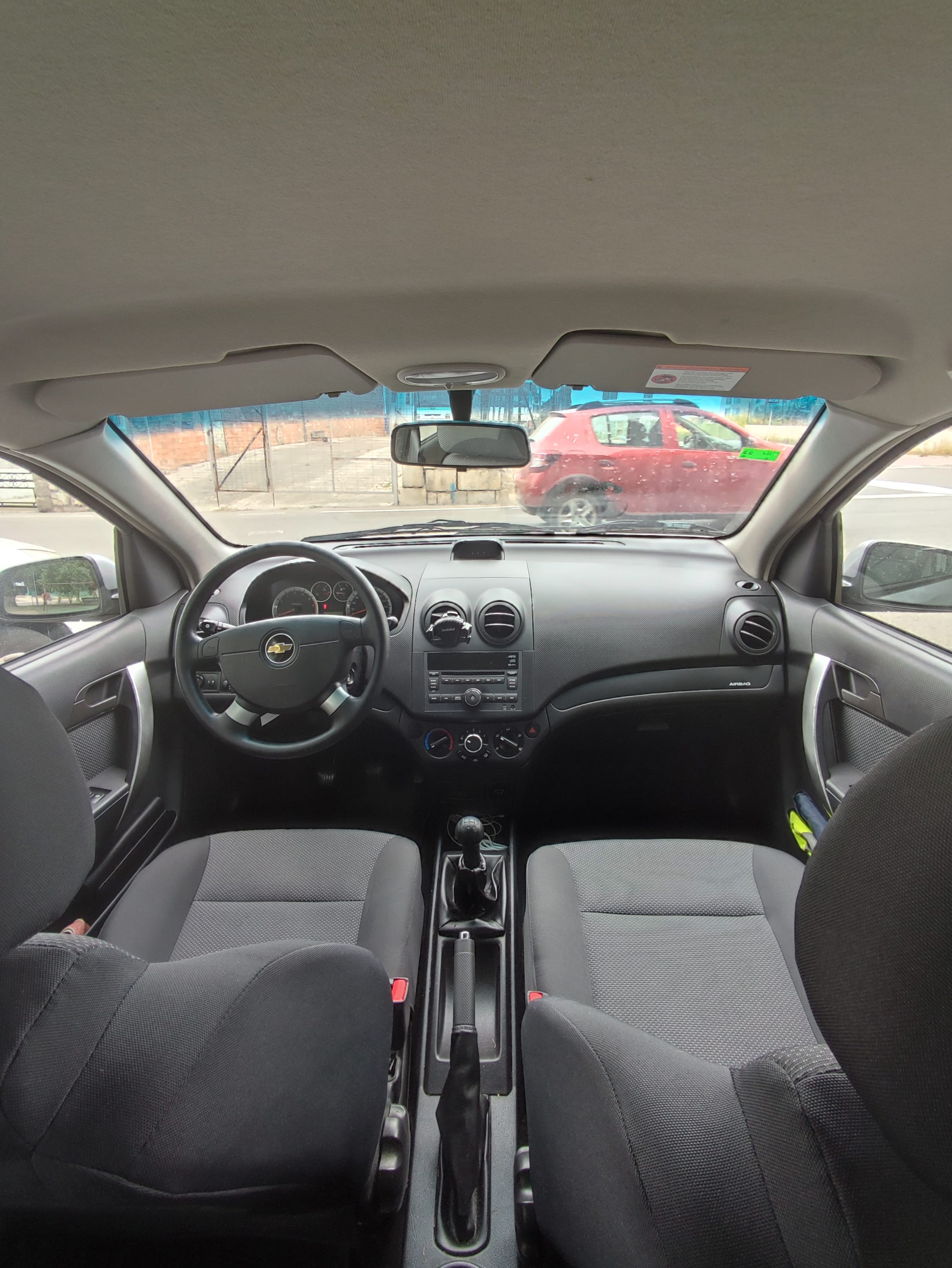 Chevrolet Aveo con Silla infantil