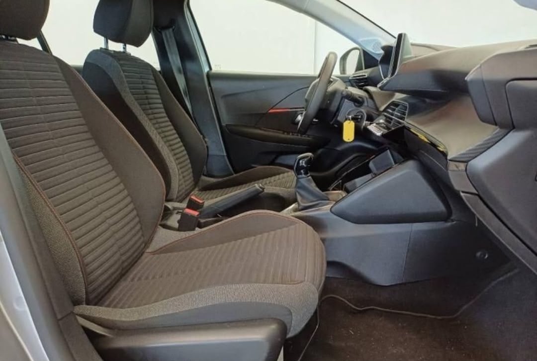 Peugeot 208 avec GPS