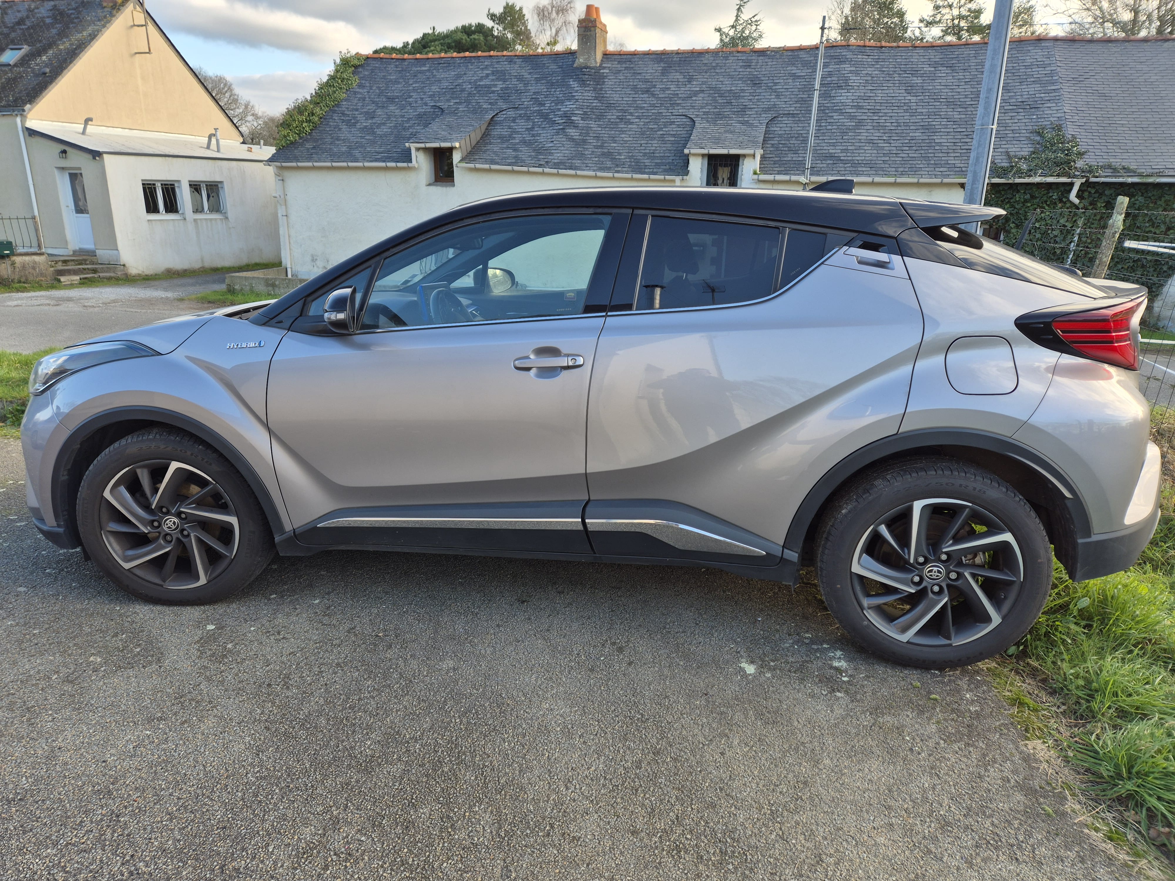 Toyota C-HR Hybrid avec Climatisation