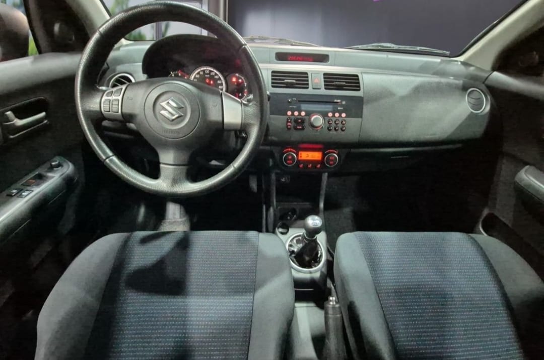 Suzuki Swift avec Pneus neige