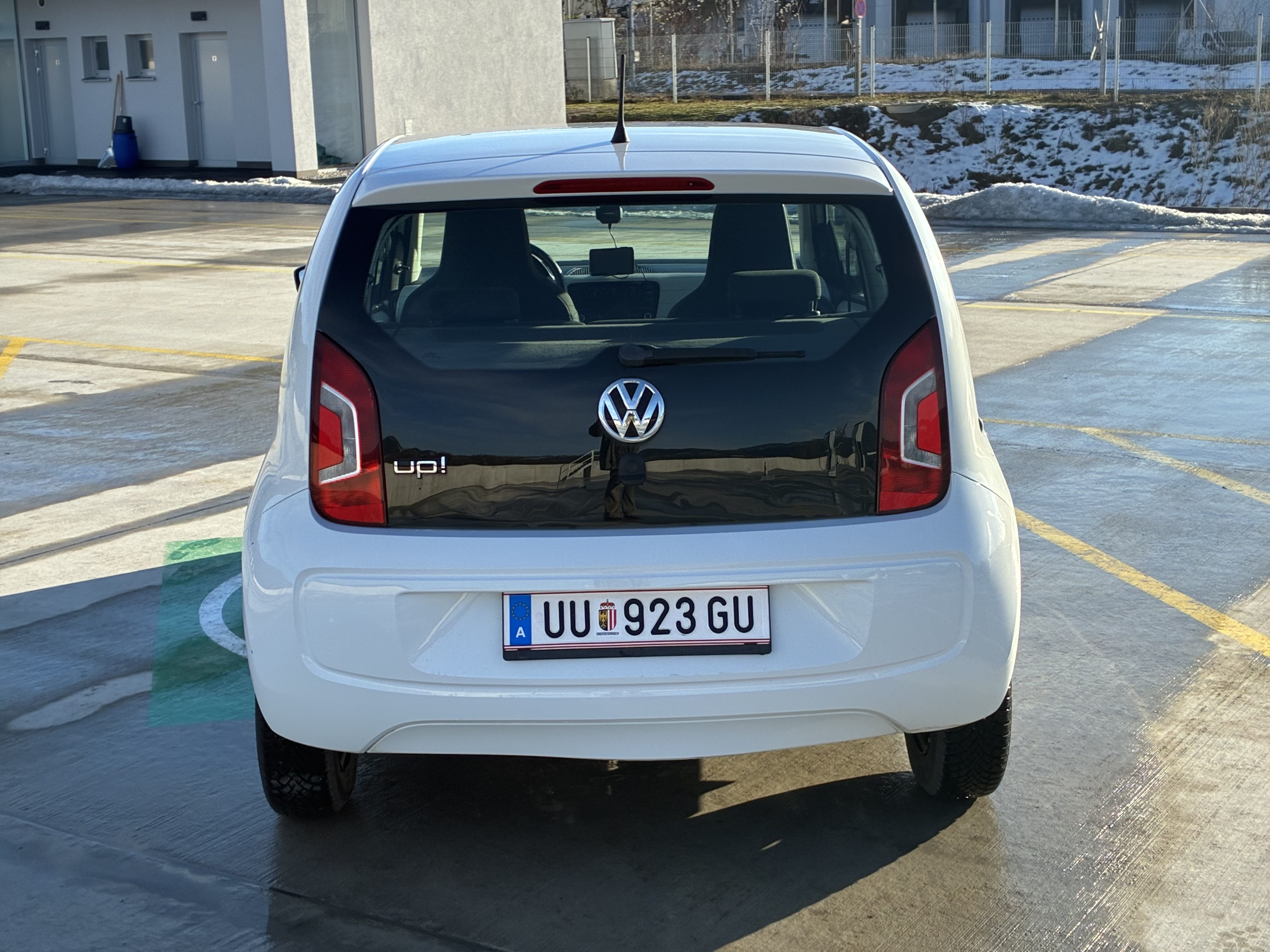 Volkswagen Up! Klima, Handy Halterung, AUX/USBC/Iphone Kabel, Navi, Bluetooth Freisprecheinrichtung mit Navigationsgerät