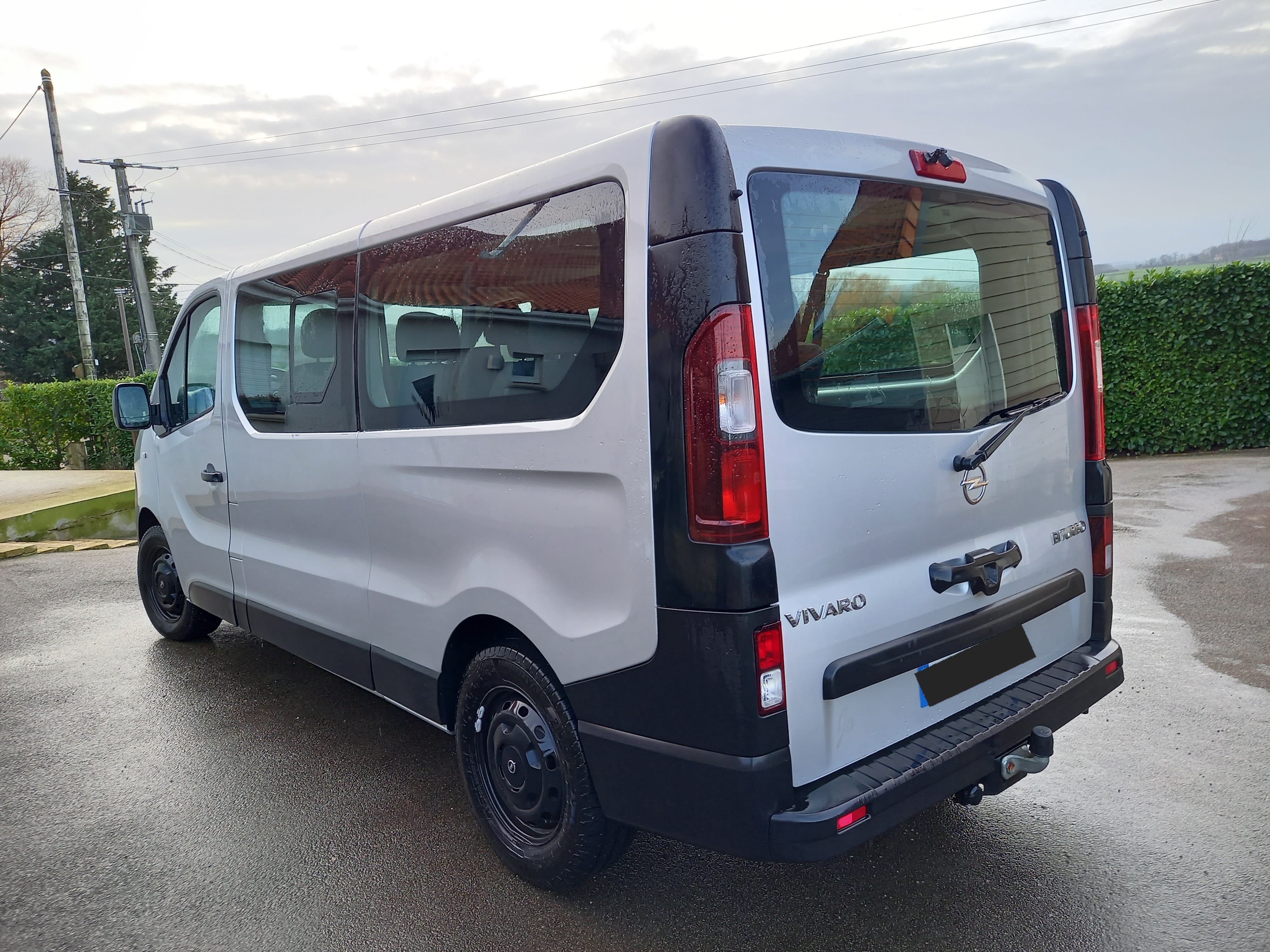 Opel Vivaro Combi avec Entrée audio / iPod
