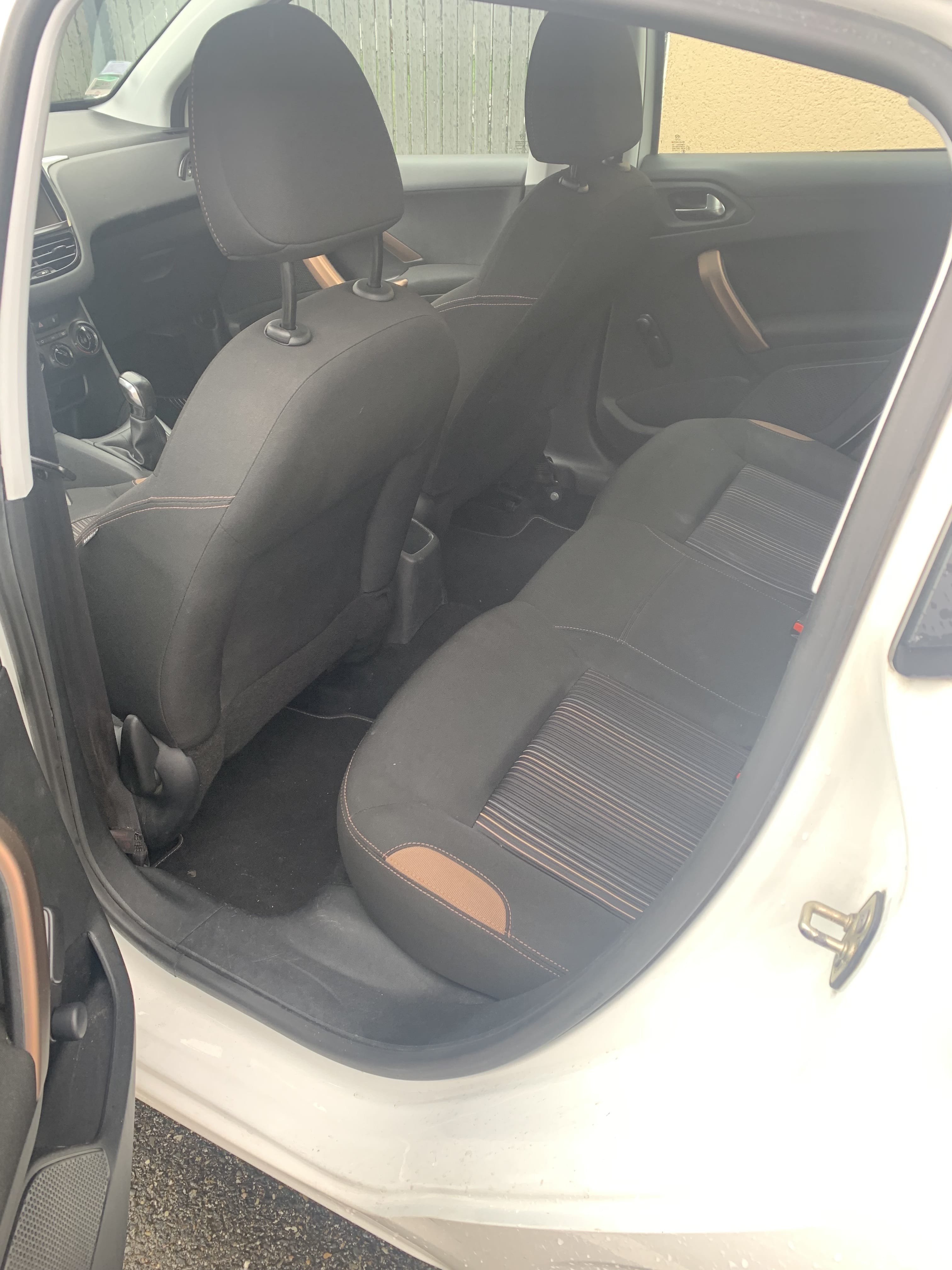 Peugeot 208 Accès facile Métro – Économique
