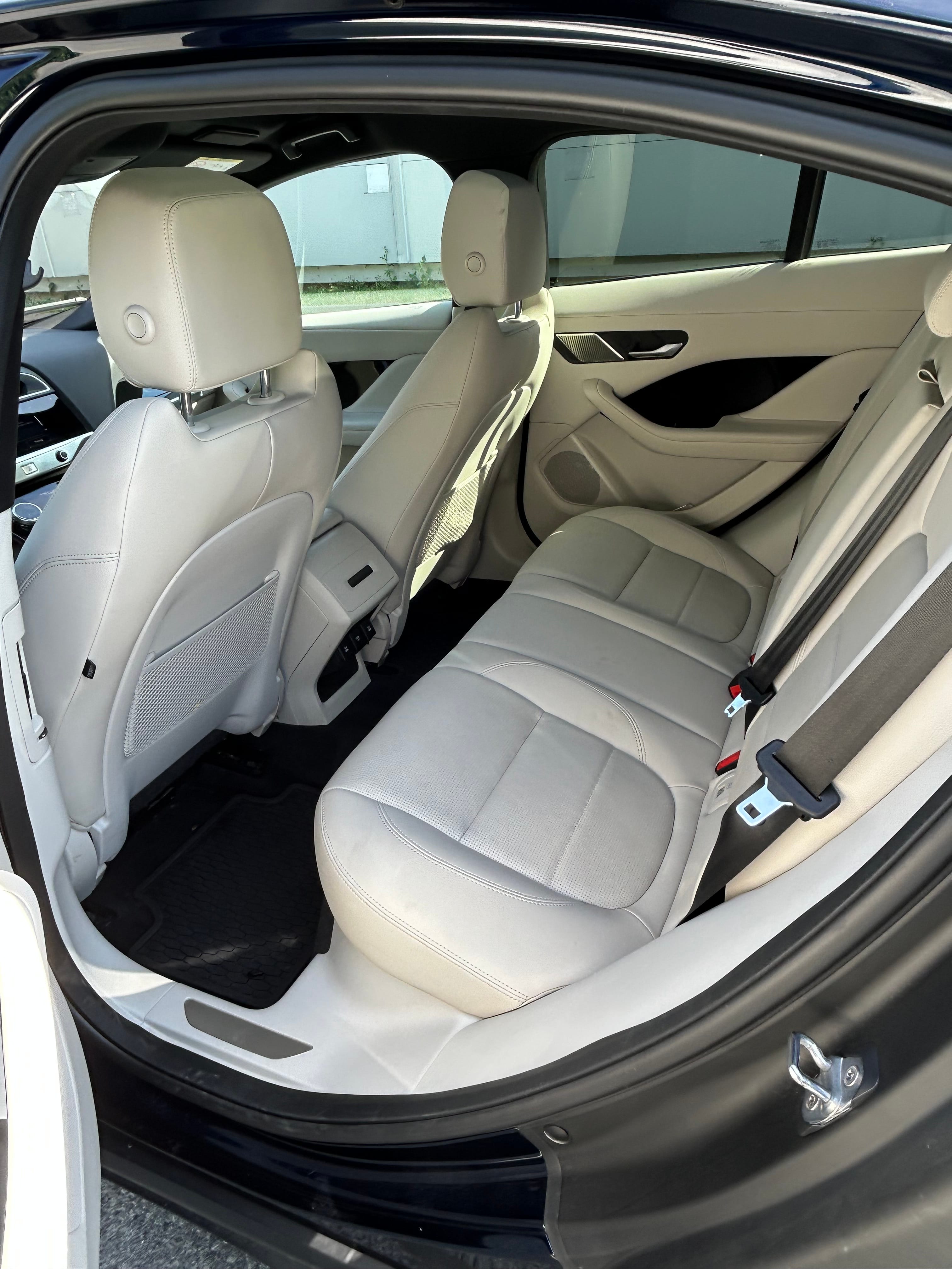 Jaguar I-pace med Bluetooth audio