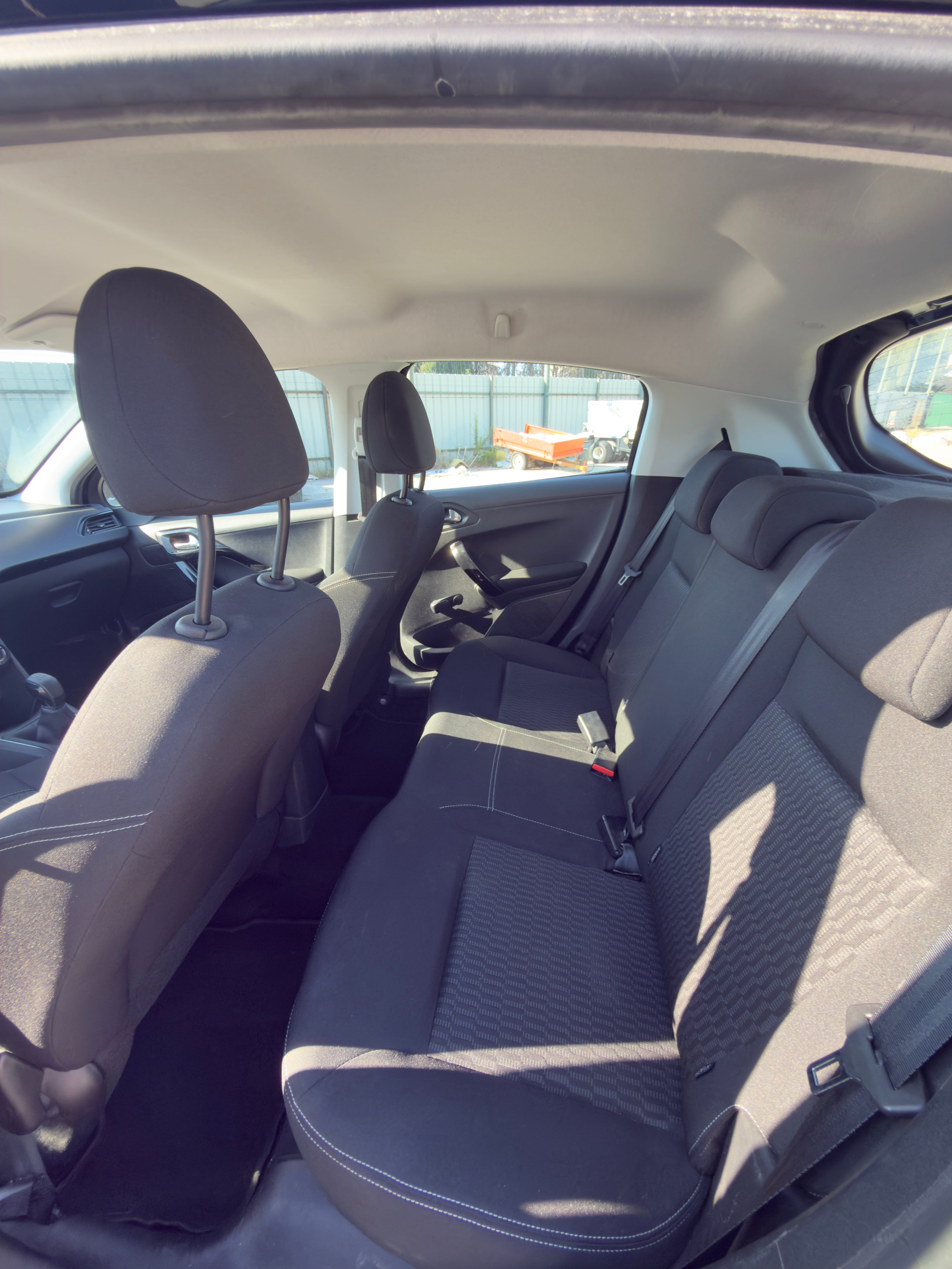 Peugeot 208 avec Apple CarPlay