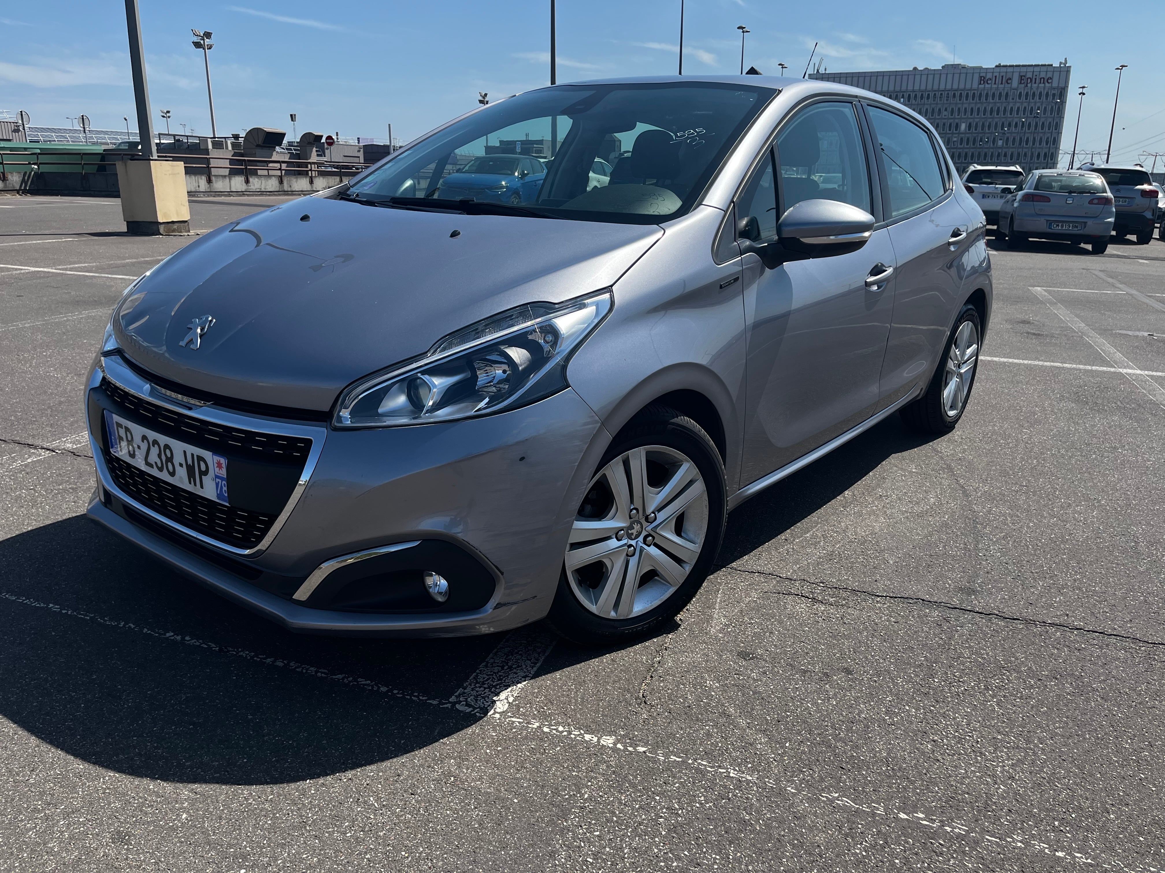 Peugeot 208 Economique – Orly / Thiais – CarPlay, idéale Paris, 2018, Essence 95