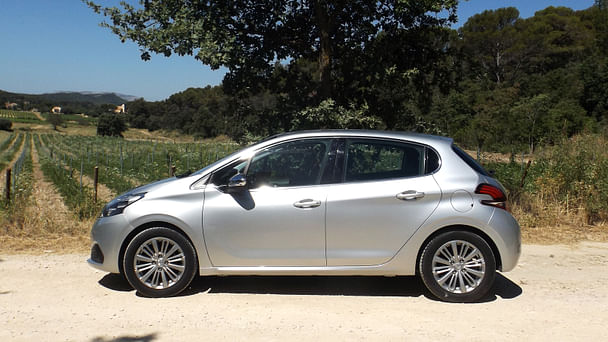Peugeot 208 Allure avec GPS