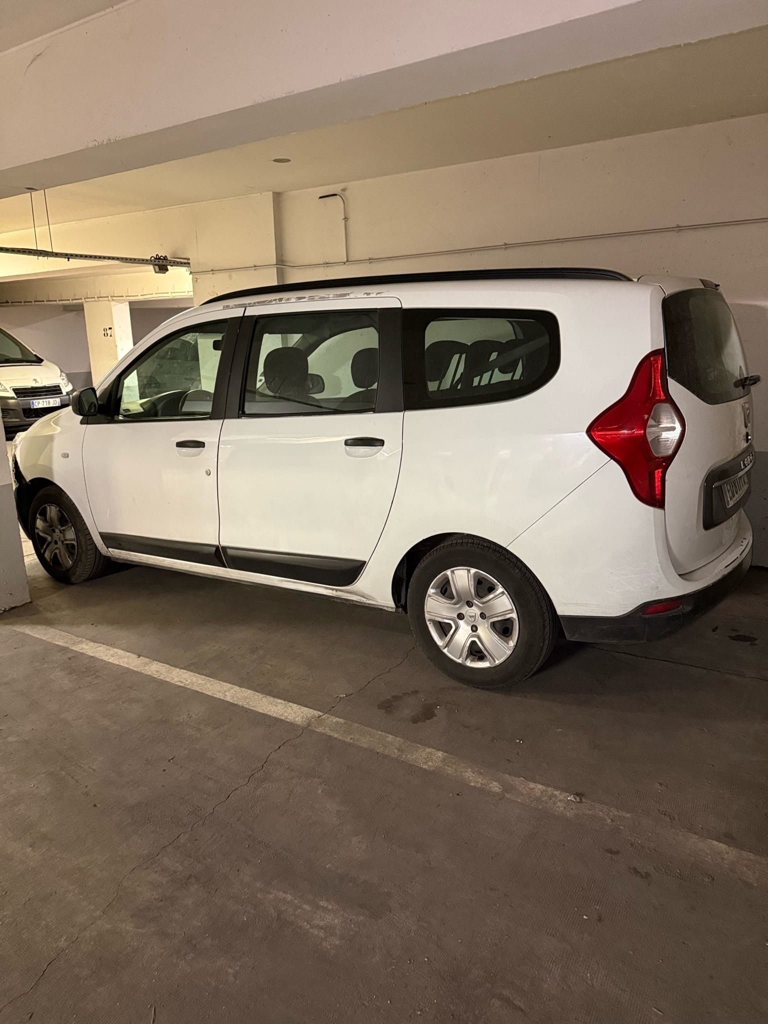 Dacia Lodgy EQ817PX with Air conditioning