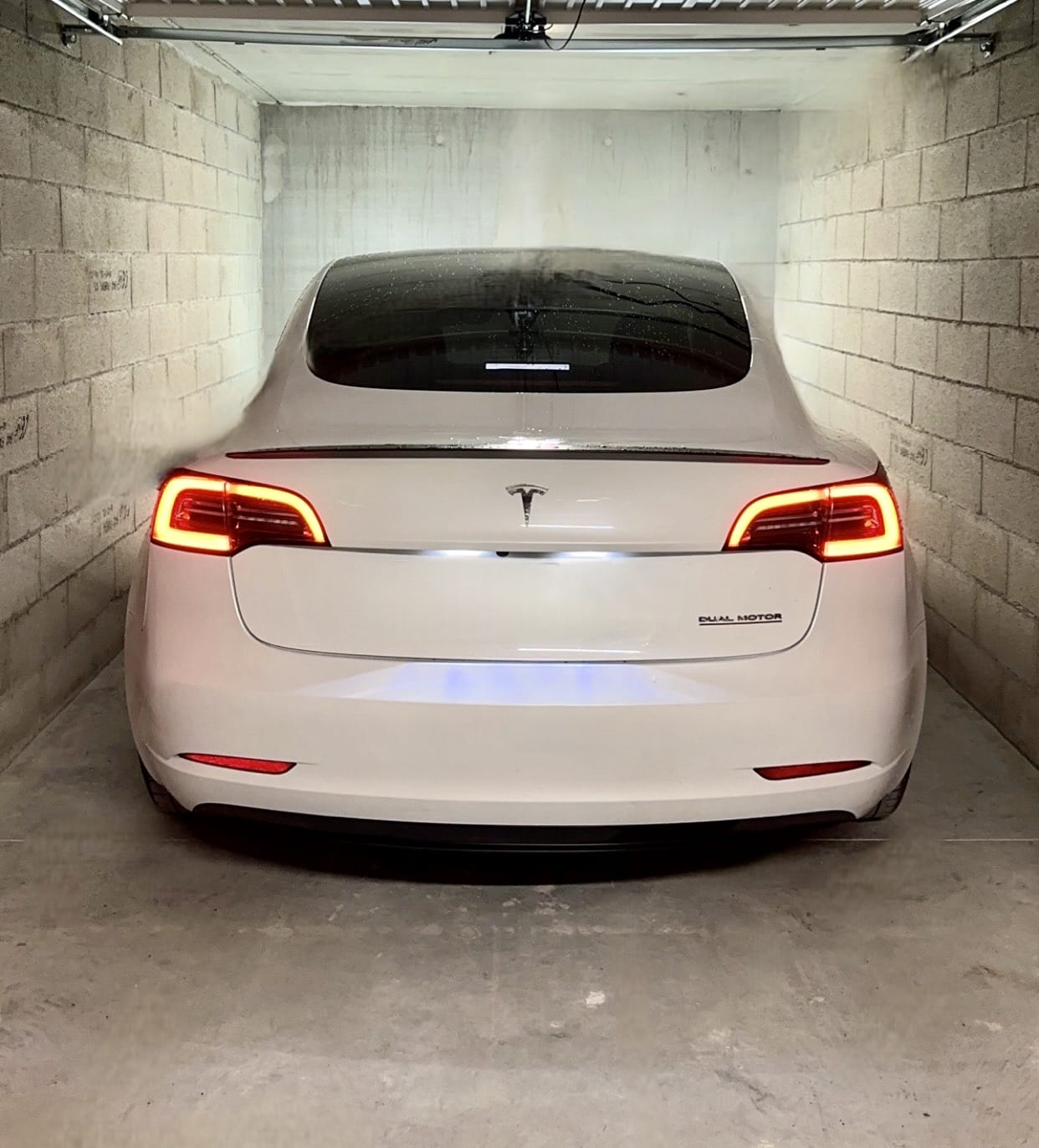 Tesla Model 3 Performance avec Entrée audio / iPod