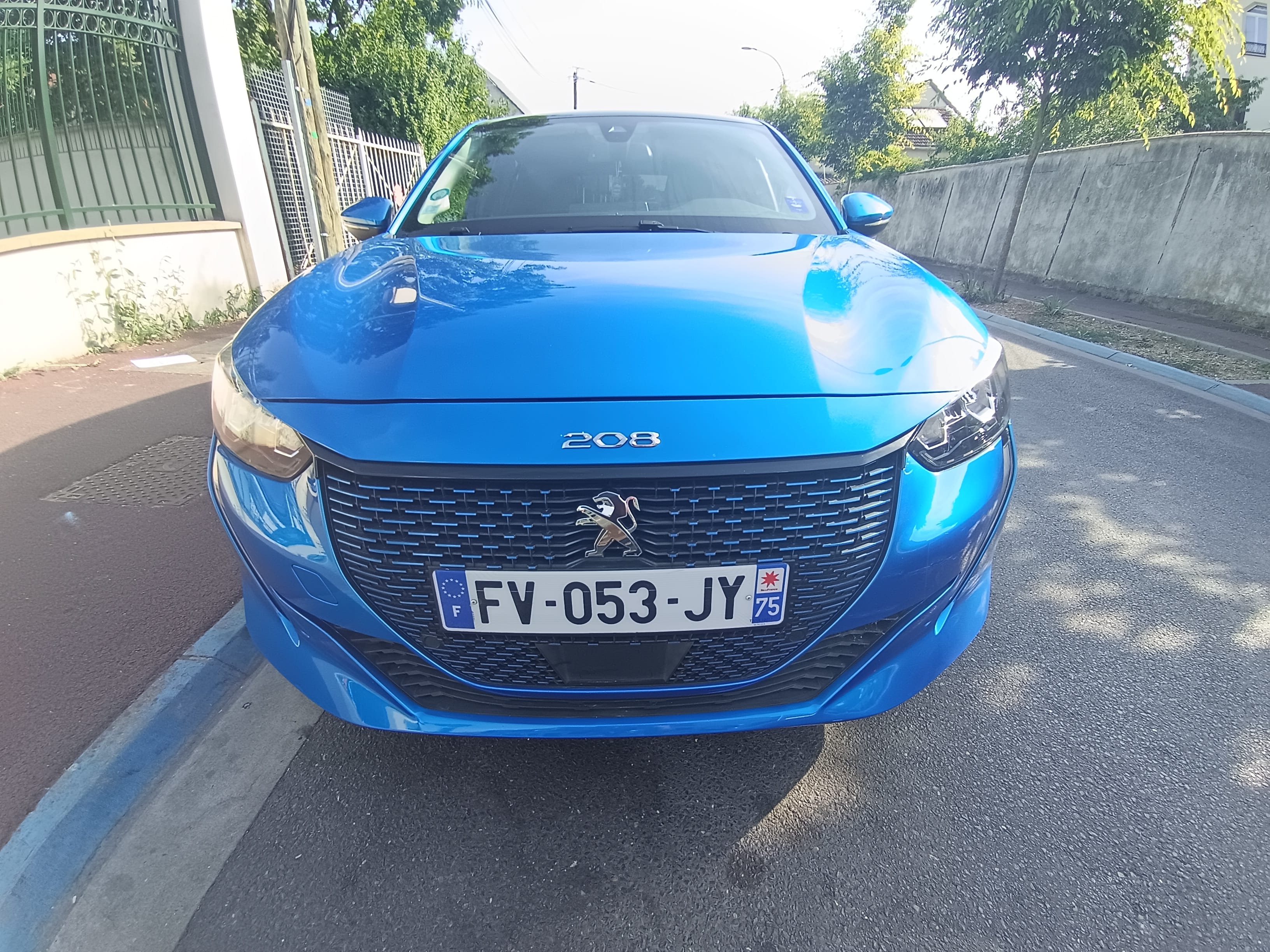 Peugeot e-208 Allure avec GPS