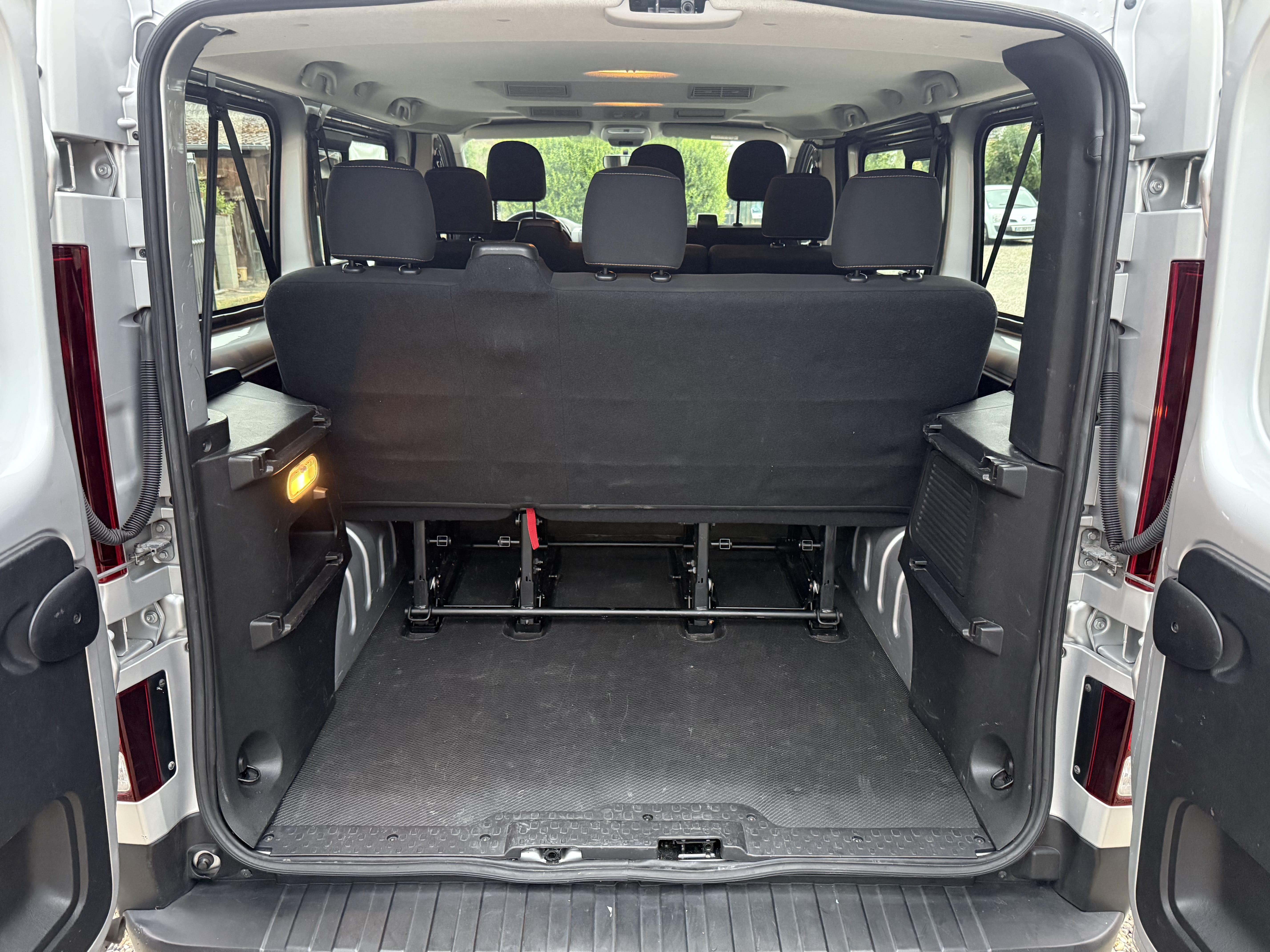 Renault Trafic Passenger 125ch 9 places GPS (vignette suisse 2025)