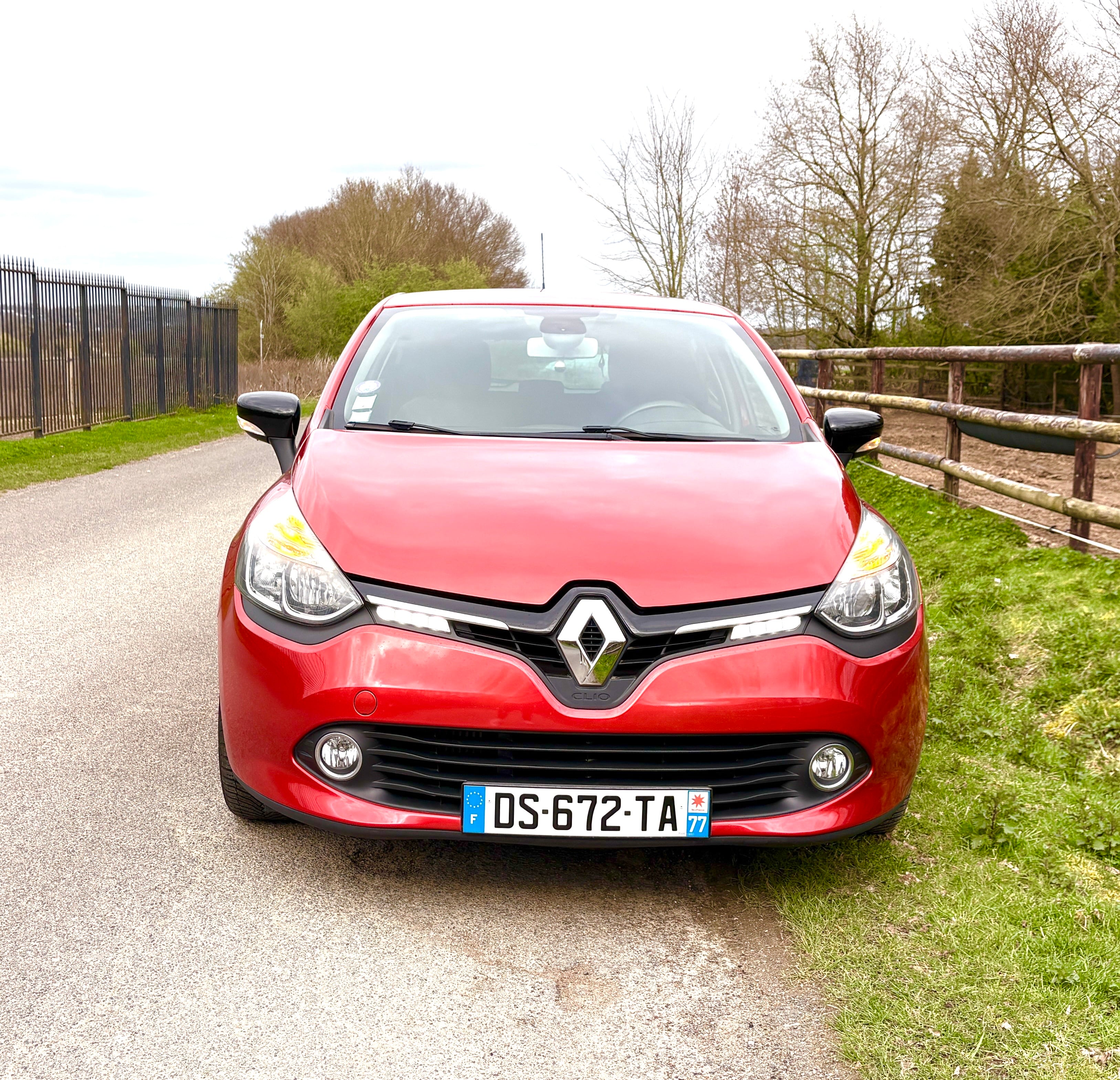 Renault Clio Intens 2015, idéale ville et week-end, économique ! avec Port USB