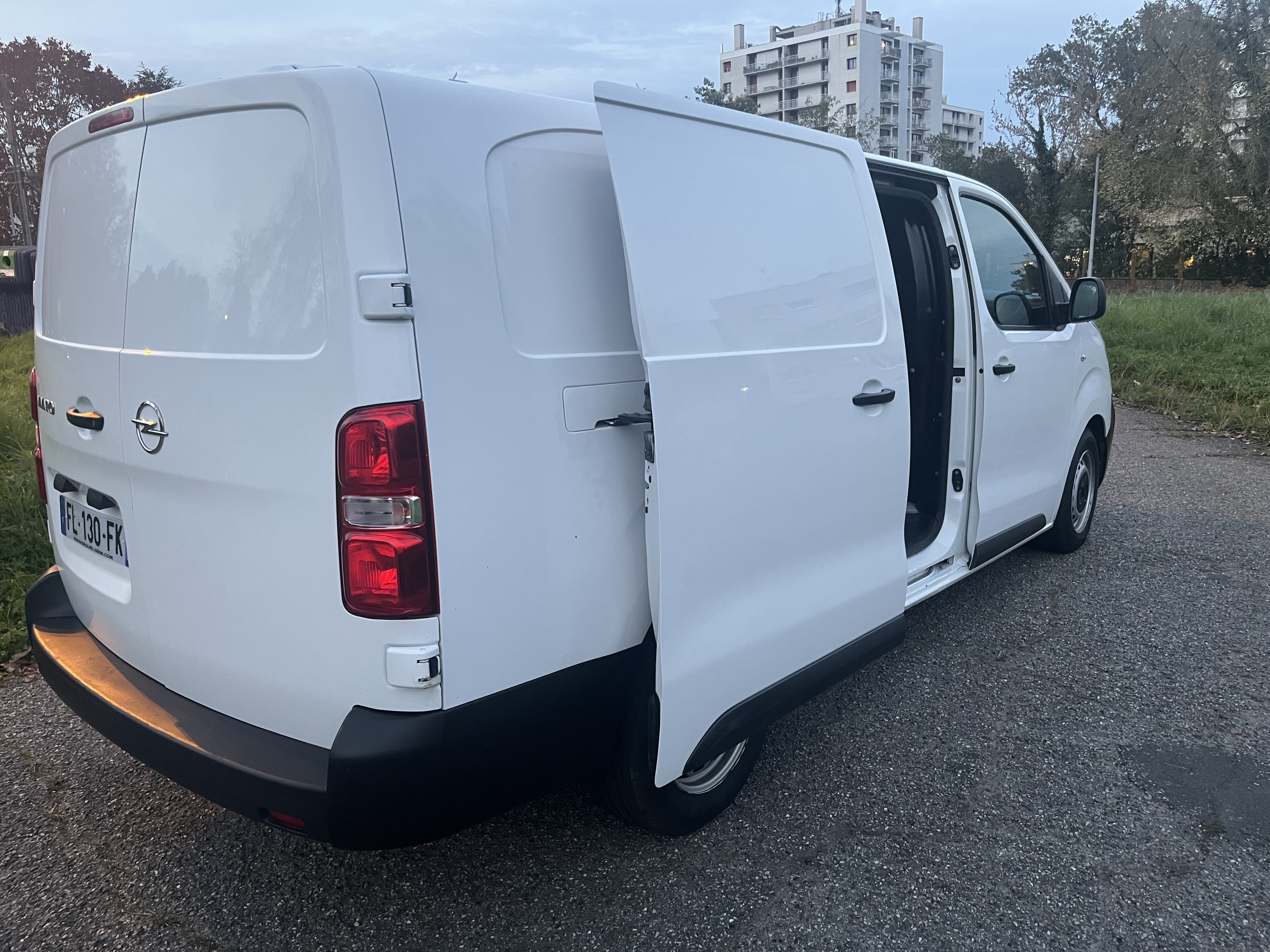 Opel Vivaro avec Siège bébé