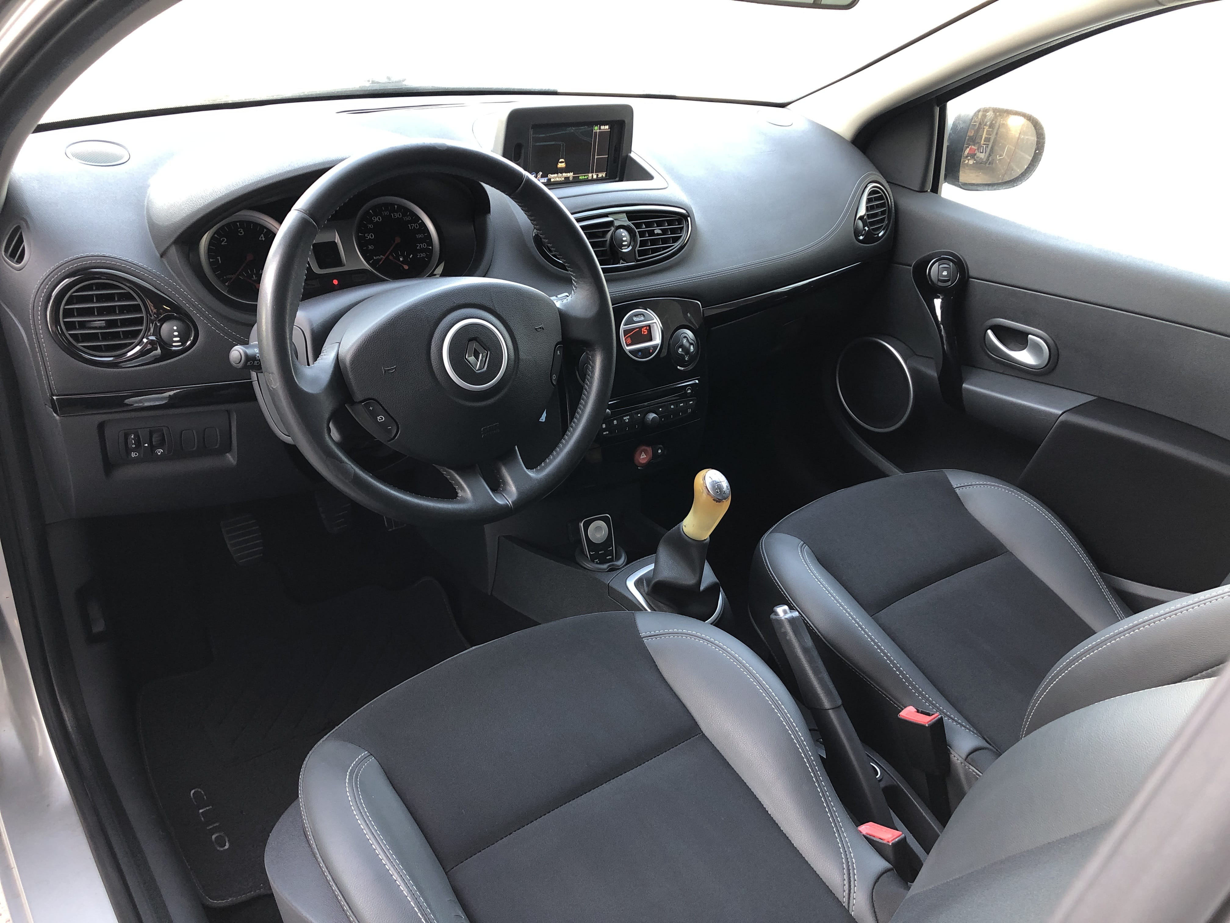 Renault Clio TomTom (BW844AP) avec Audio Bluetooth