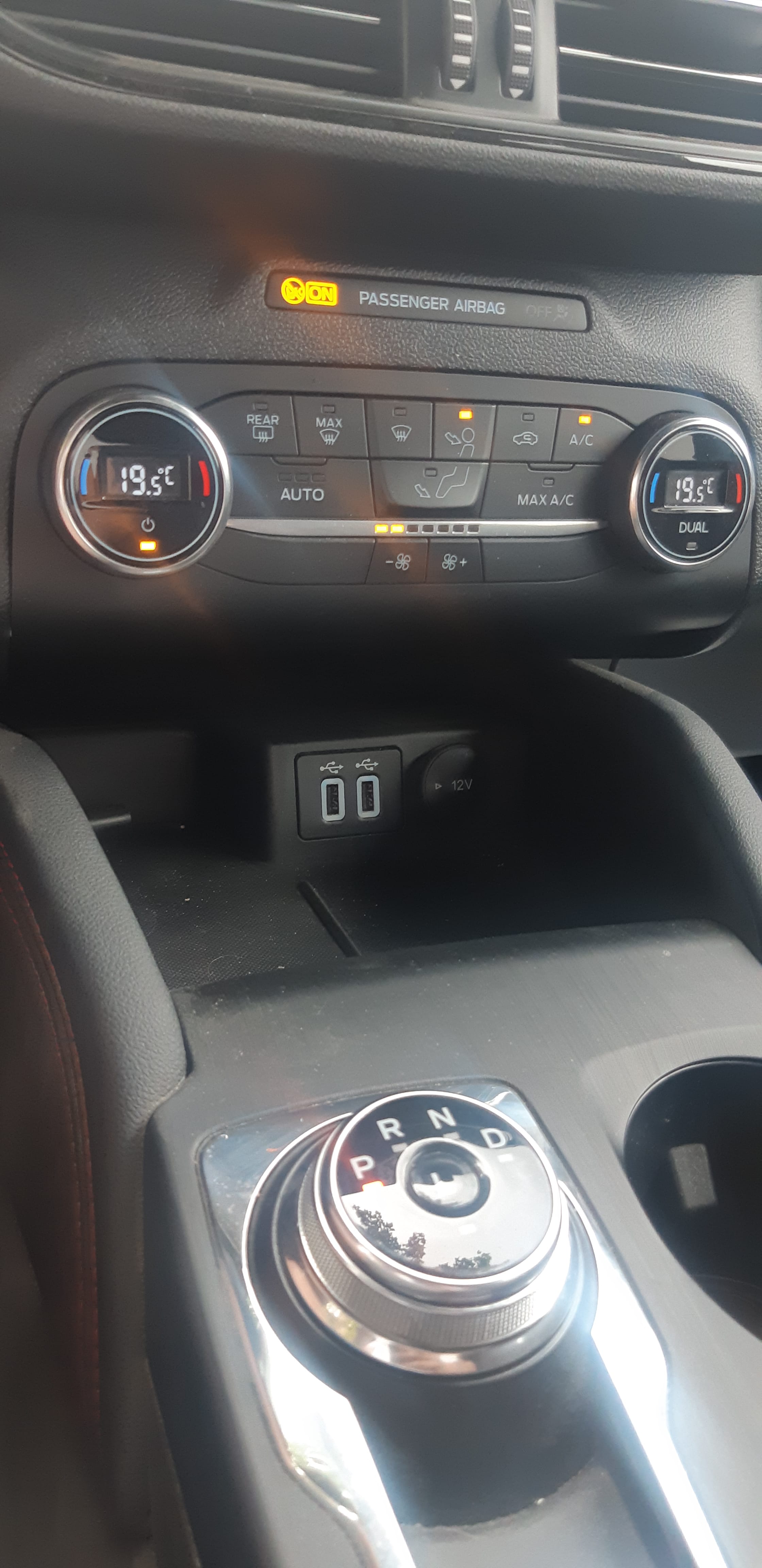 Ford Kuga 2.5L Hybride E85 190cv finition ST LINE avec Chaines