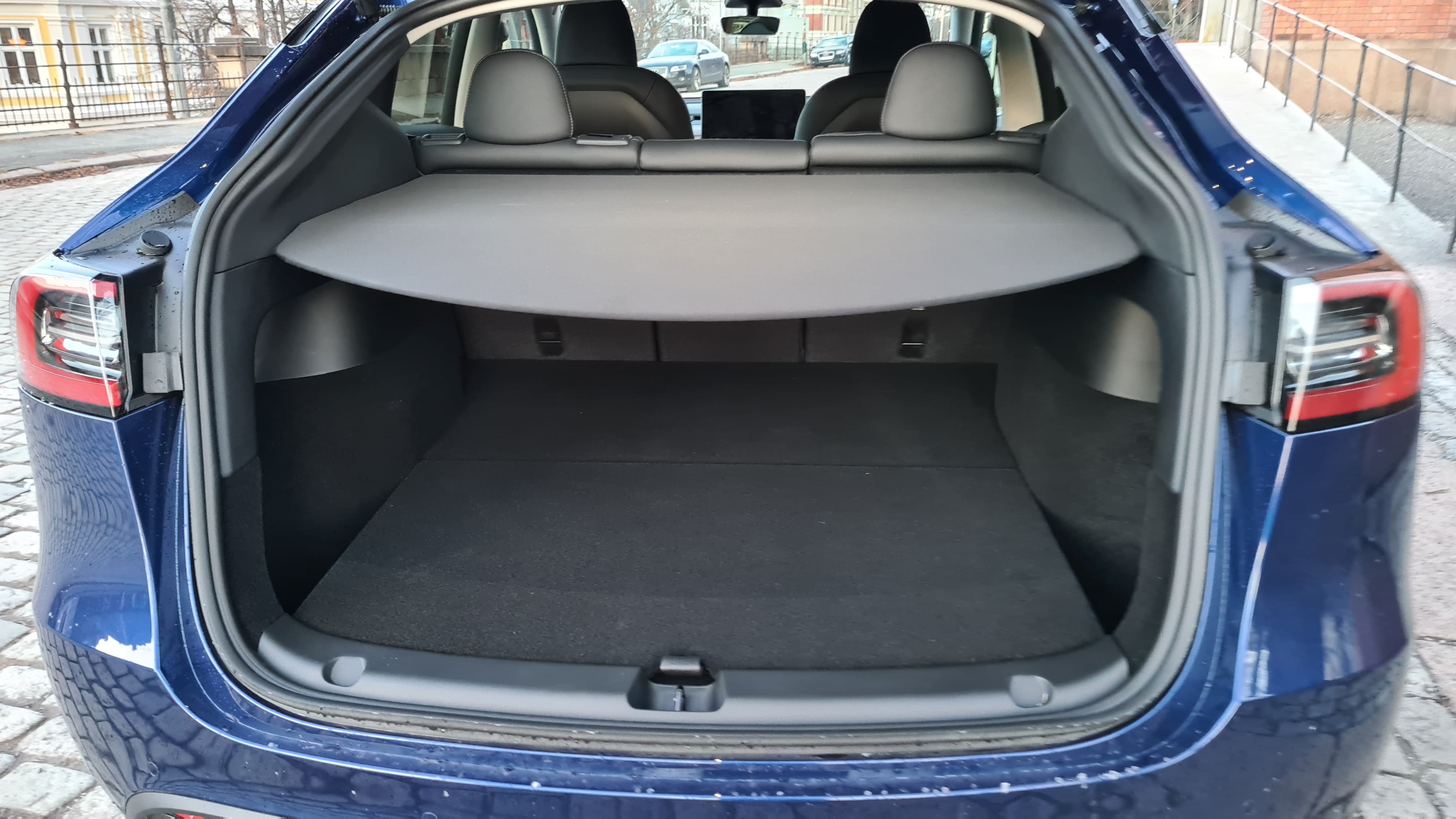 Tesla Model Y Long Range 4WD with Four-wheel drive