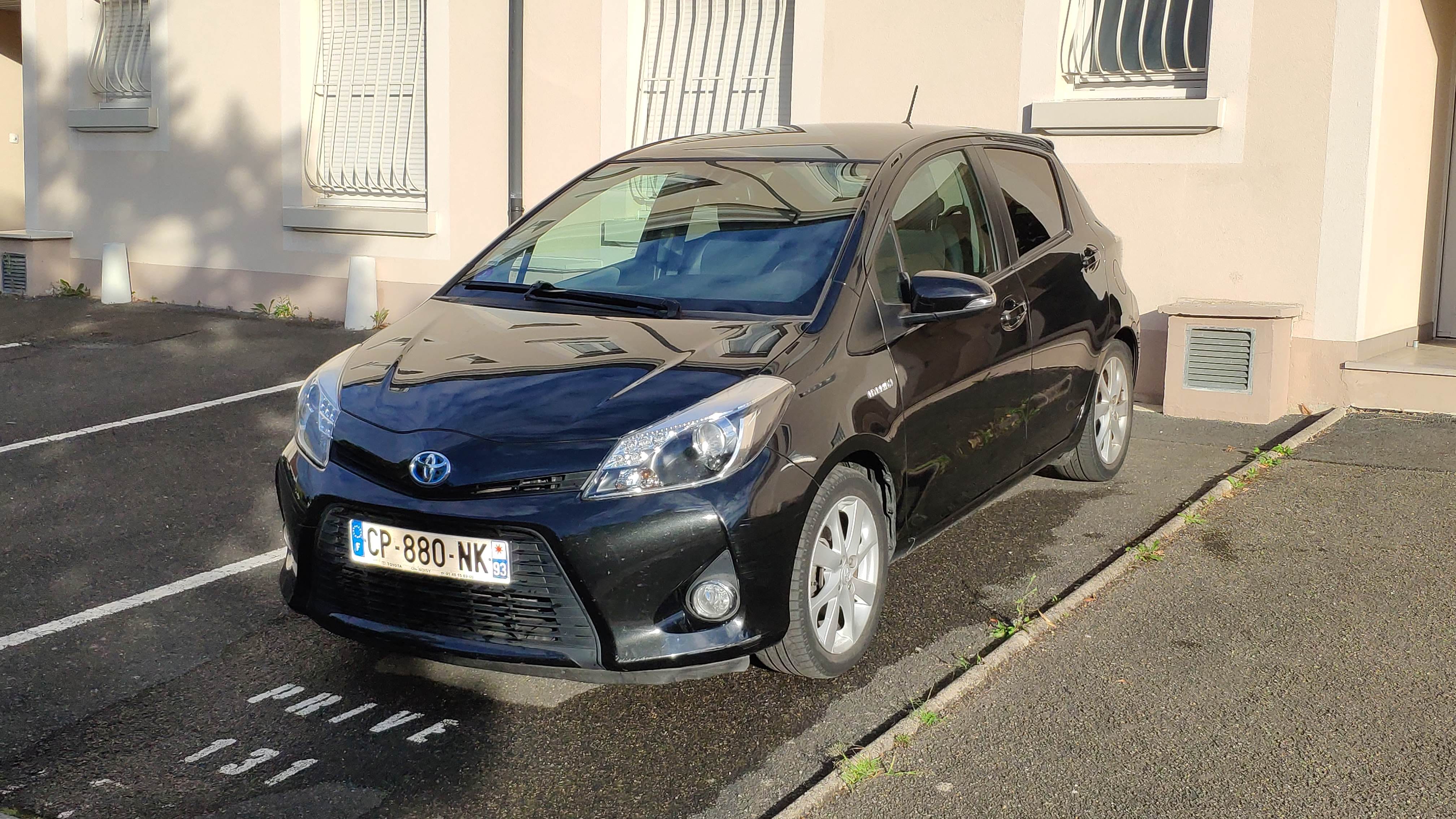 Toyota Yaris Hybride, 2013, Essence 95 / Électrique (hybride), automatique