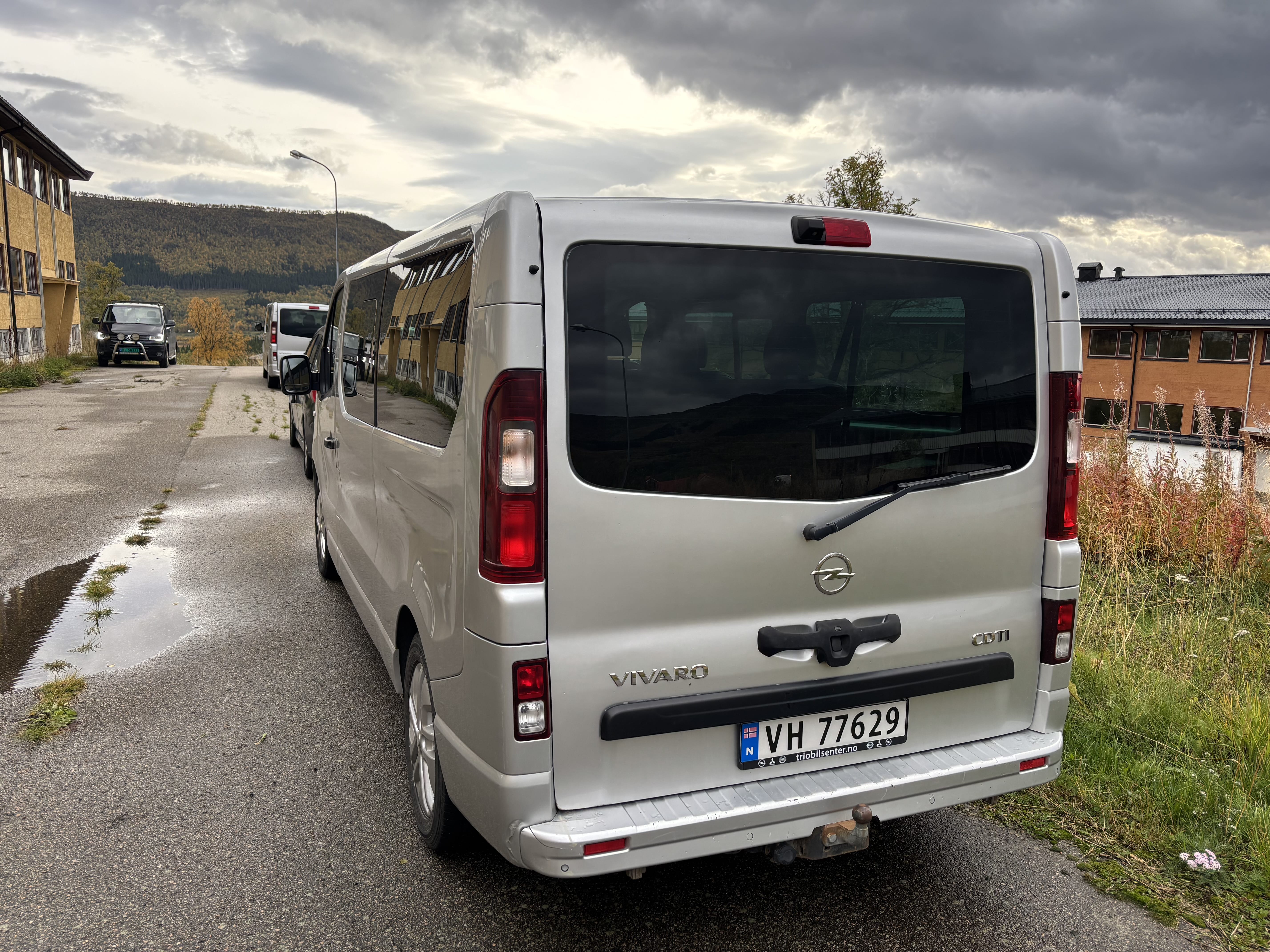 Opel Vivaro Minibuss med Bluetooth audio