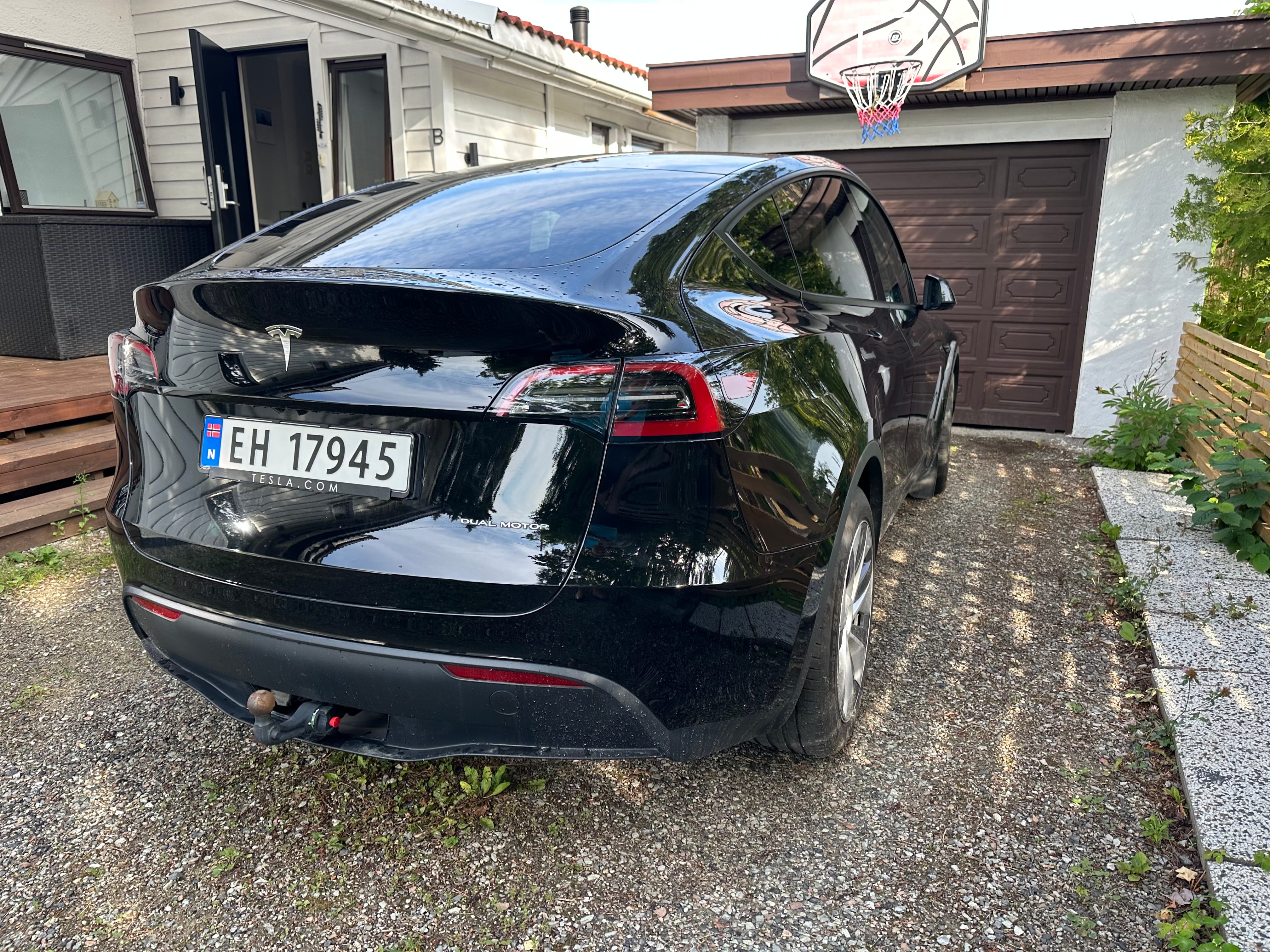 Tesla Model Y Long Range med Ryggekamera