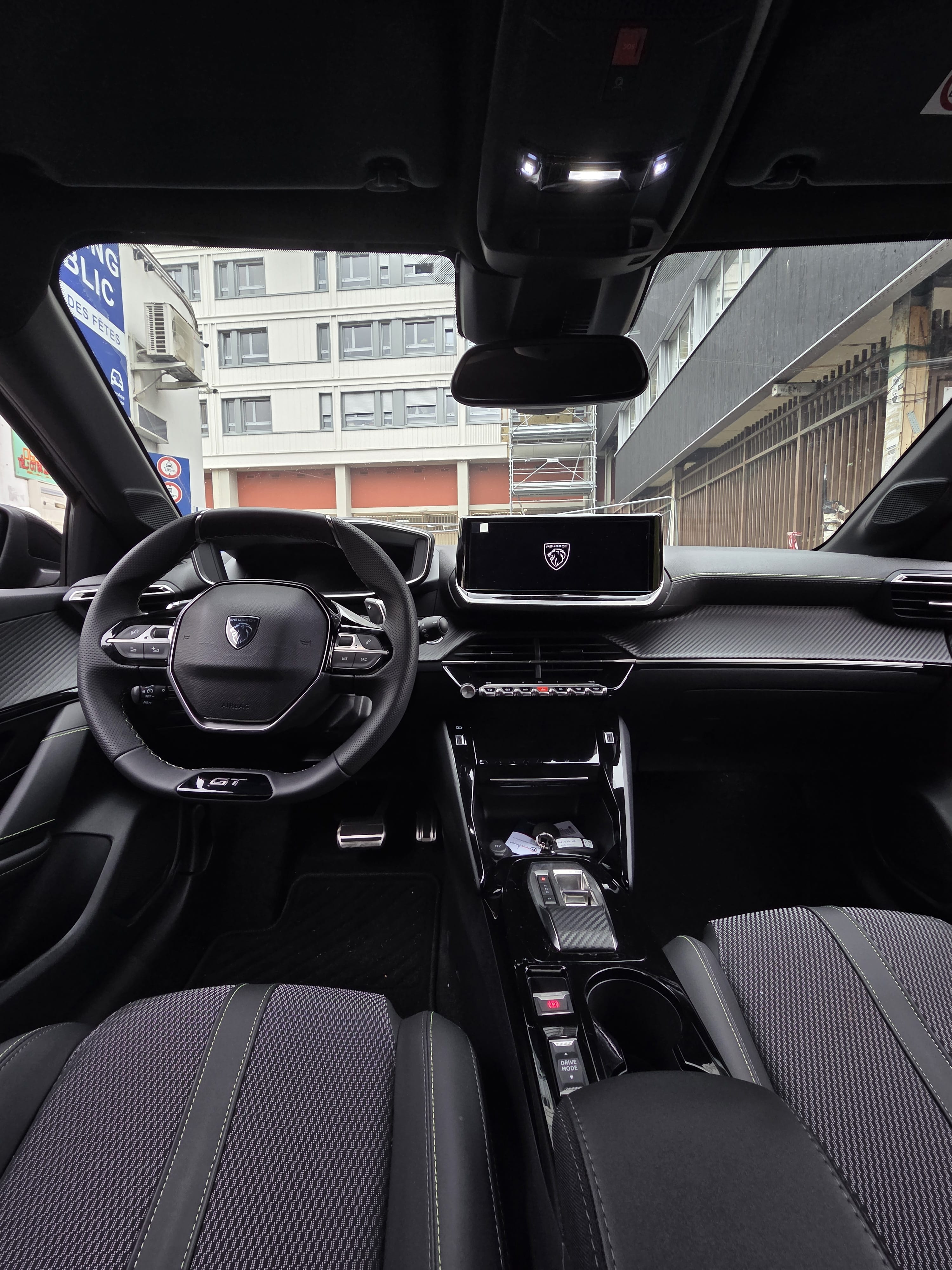 Peugeot 208 avec GPS