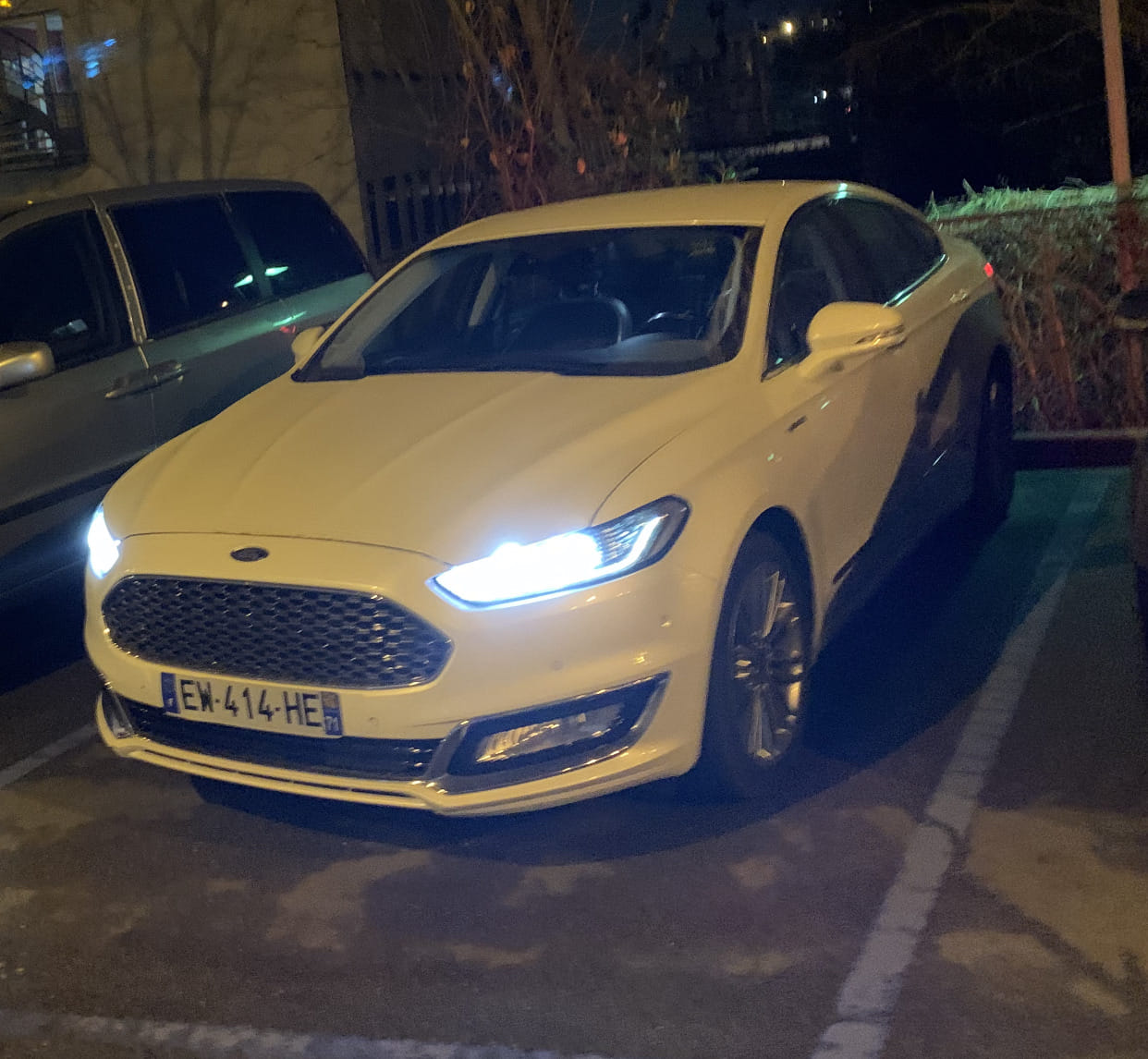 Ford Mondeo Hybride avec GPS