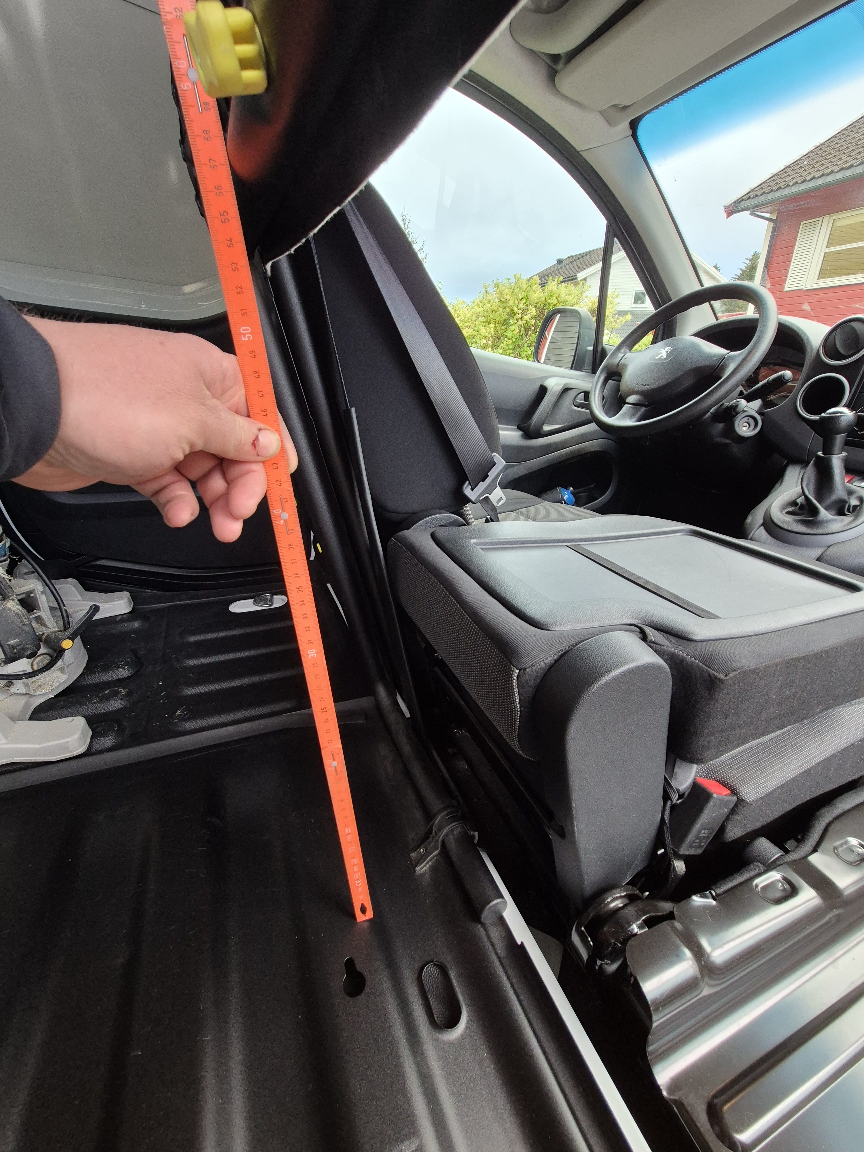 Peugeot Partner with Hitch