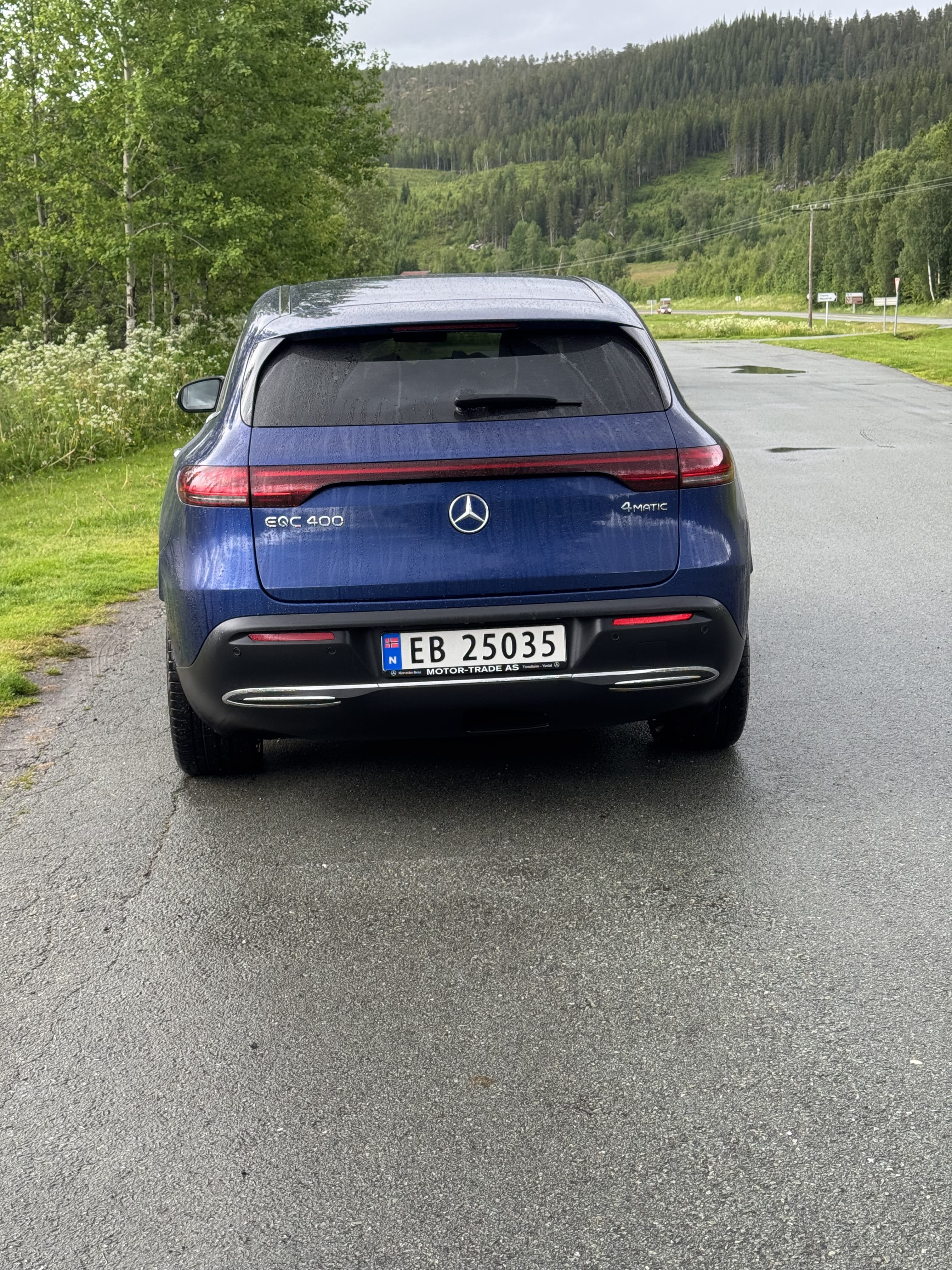 Mercedes-Benz EQC 400 4Matic Premium Plus mit Navigationsgerät