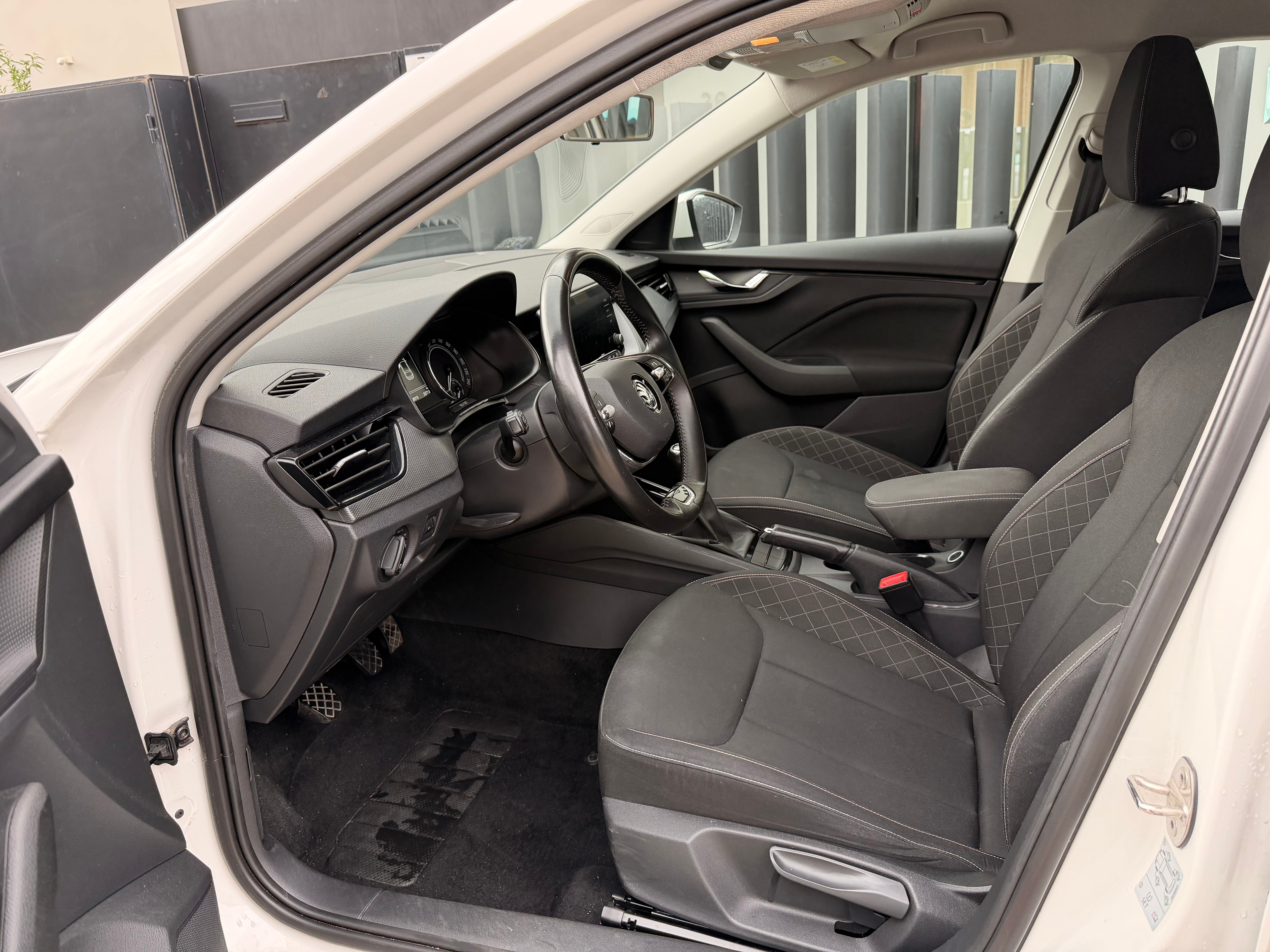 Skoda Scala con Silla infantil